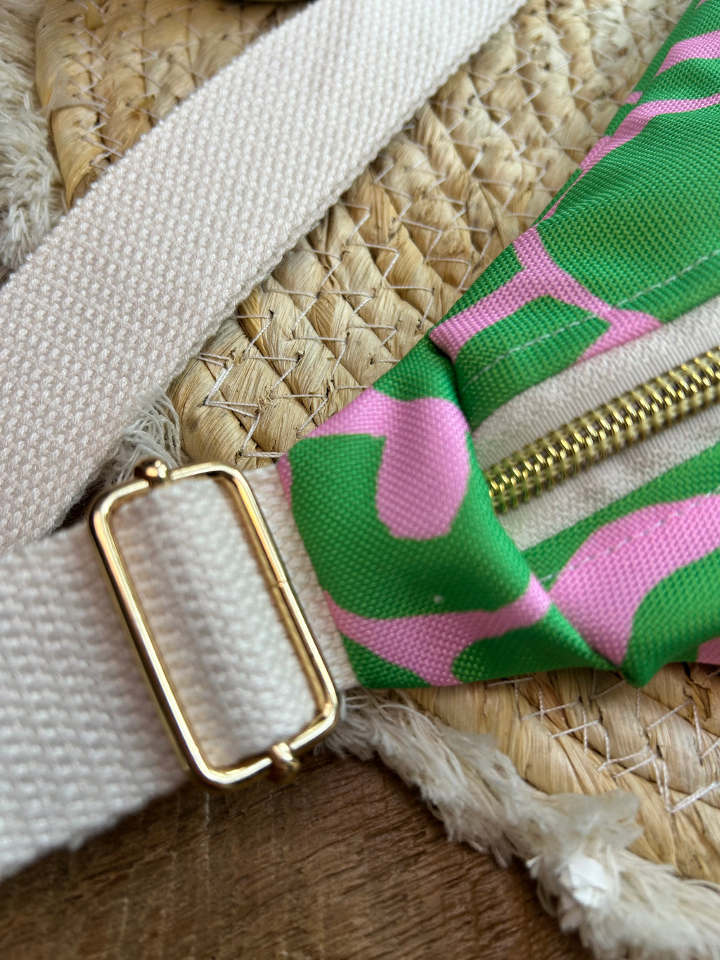 Sac banane Imperméable femme | Graphique vert & roseSac Femme Zage Colorful Life