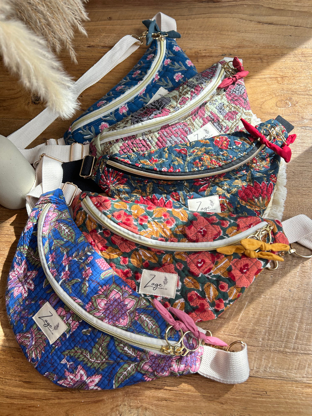 Sac banane femme Matelassé | Tissu matelassé bleu fleuri & doublure roseSac Femme Zage Colorful Life