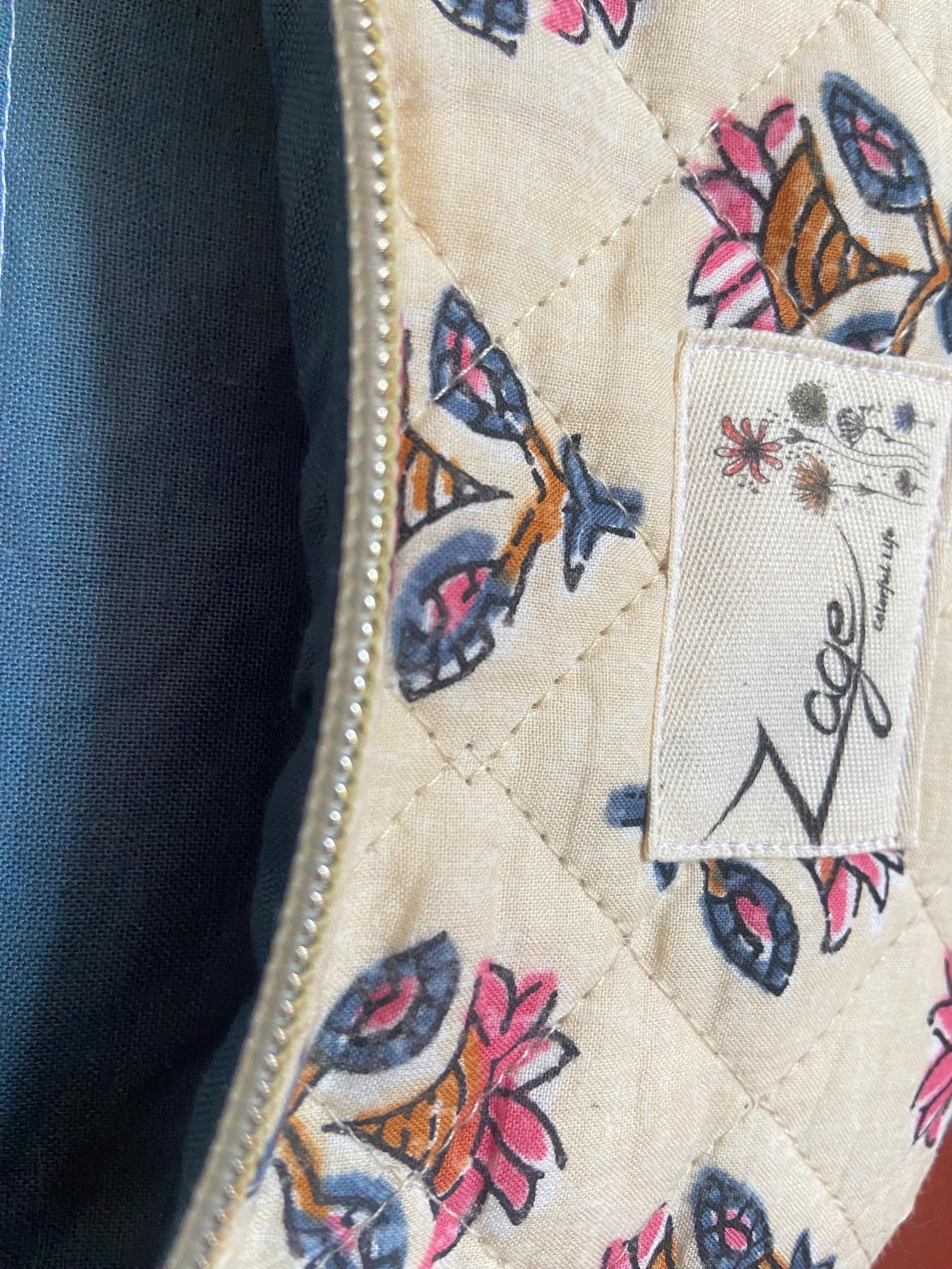 Sac Banane Femme  | Matelassé motifs Indy fleurs roses et bleues & doublure bleue pétroleSac Femme Zage Colorful Life