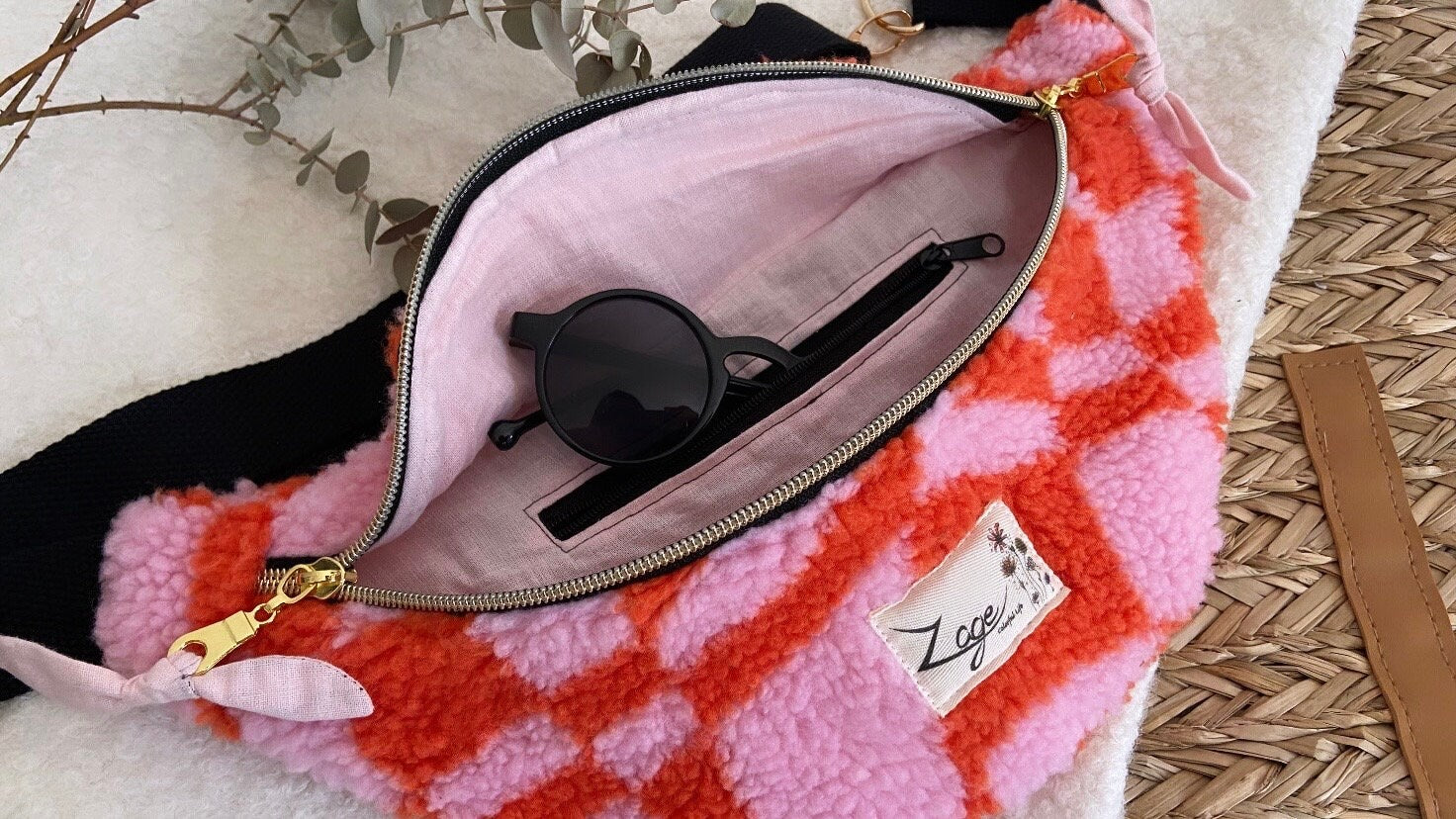 Sac banane femme Hiver | Bouclettes graphiques rouge et rose & doublure roseSac Femme Zage Colorful Life