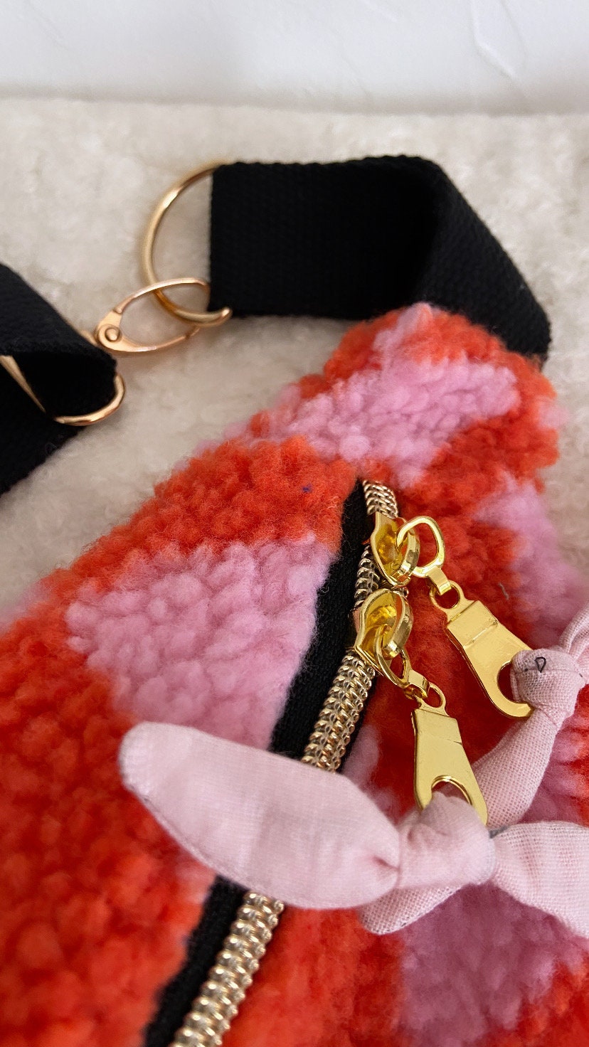 Sac banane femme Hiver | Bouclettes graphiques rouge et rose & doublure roseSac Femme Zage Colorful Life