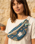 Sac banane femme Matelassé | Tissu matelassé indy motifs ocre sur fond bleu & doublure bleu vertSac Femme Zage Colorful Life