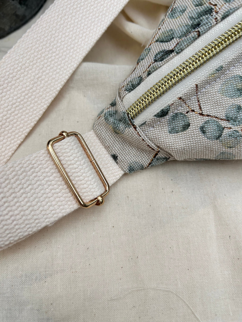 Sac banane femme Eté | Toile de coton motifs eucalyptus & doublure beigeSac Femme Zage Colorful Life