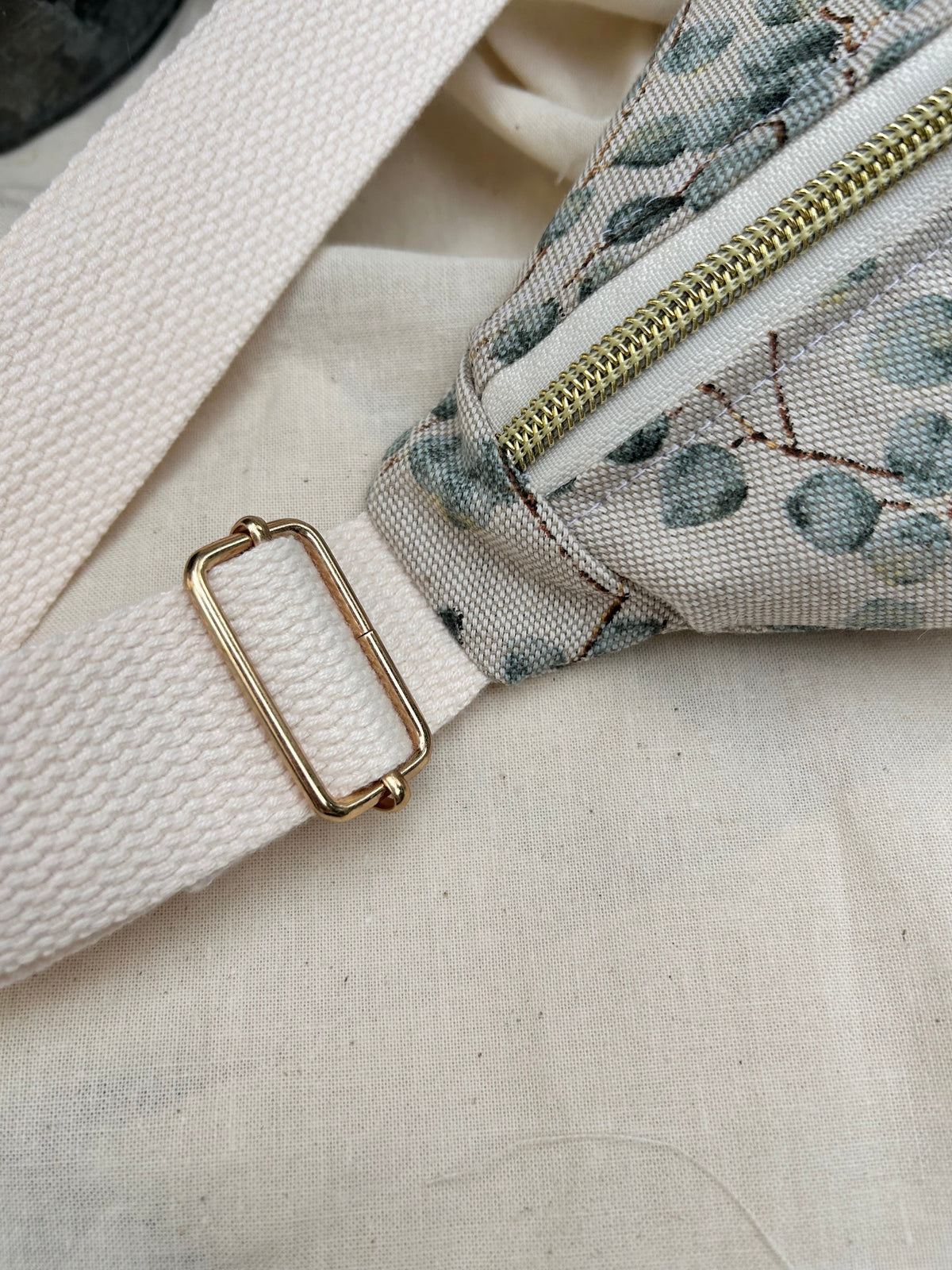 Sac banane femme Eté | Toile de coton motifs eucalyptus & doublure beigeSac Femme Zage Colorful Life