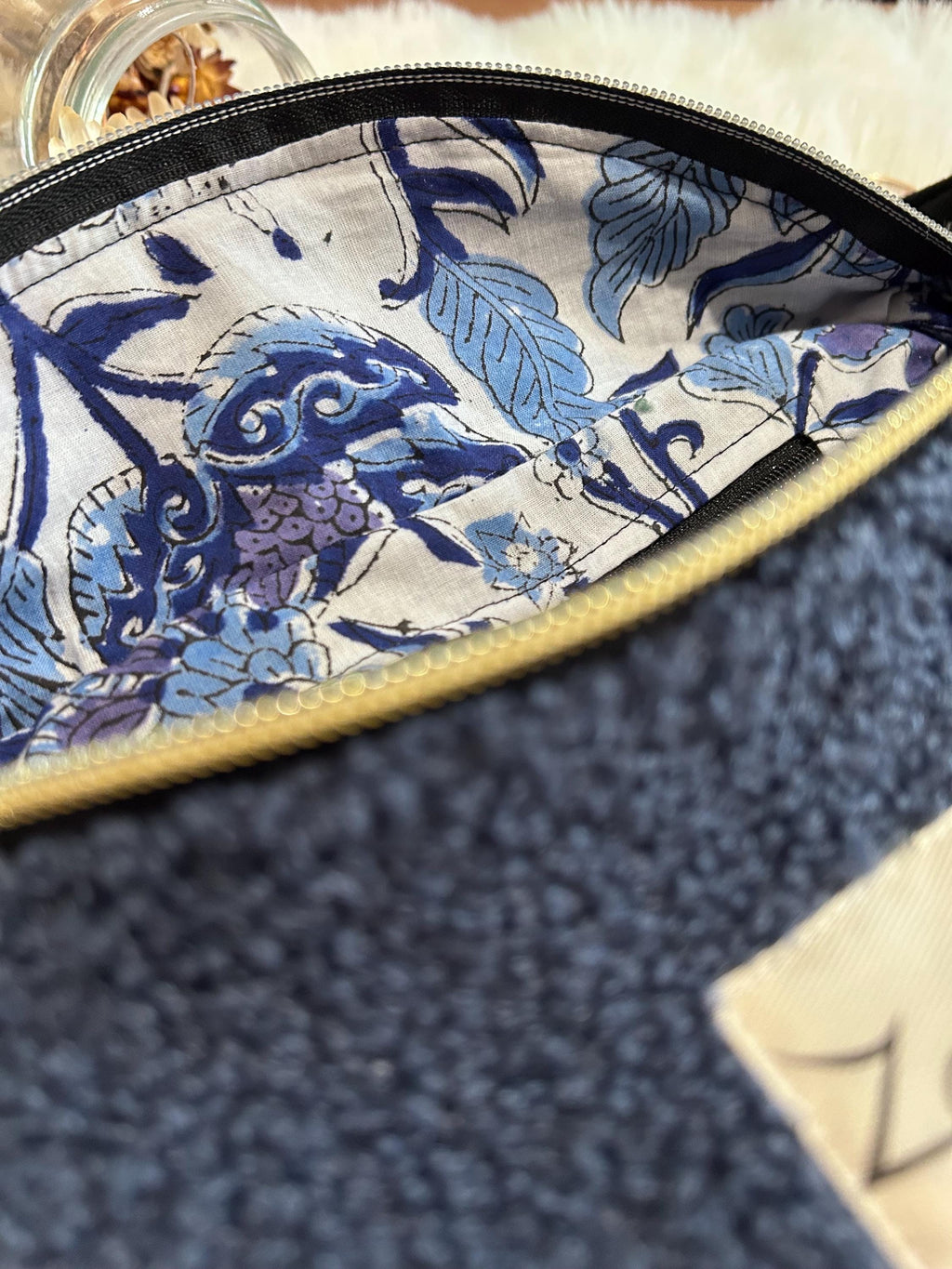 Sac banane femme hiver | Bouclettes bleues  & doublure tissu indien fleuri bleuSac Femme Zage Colorful Life