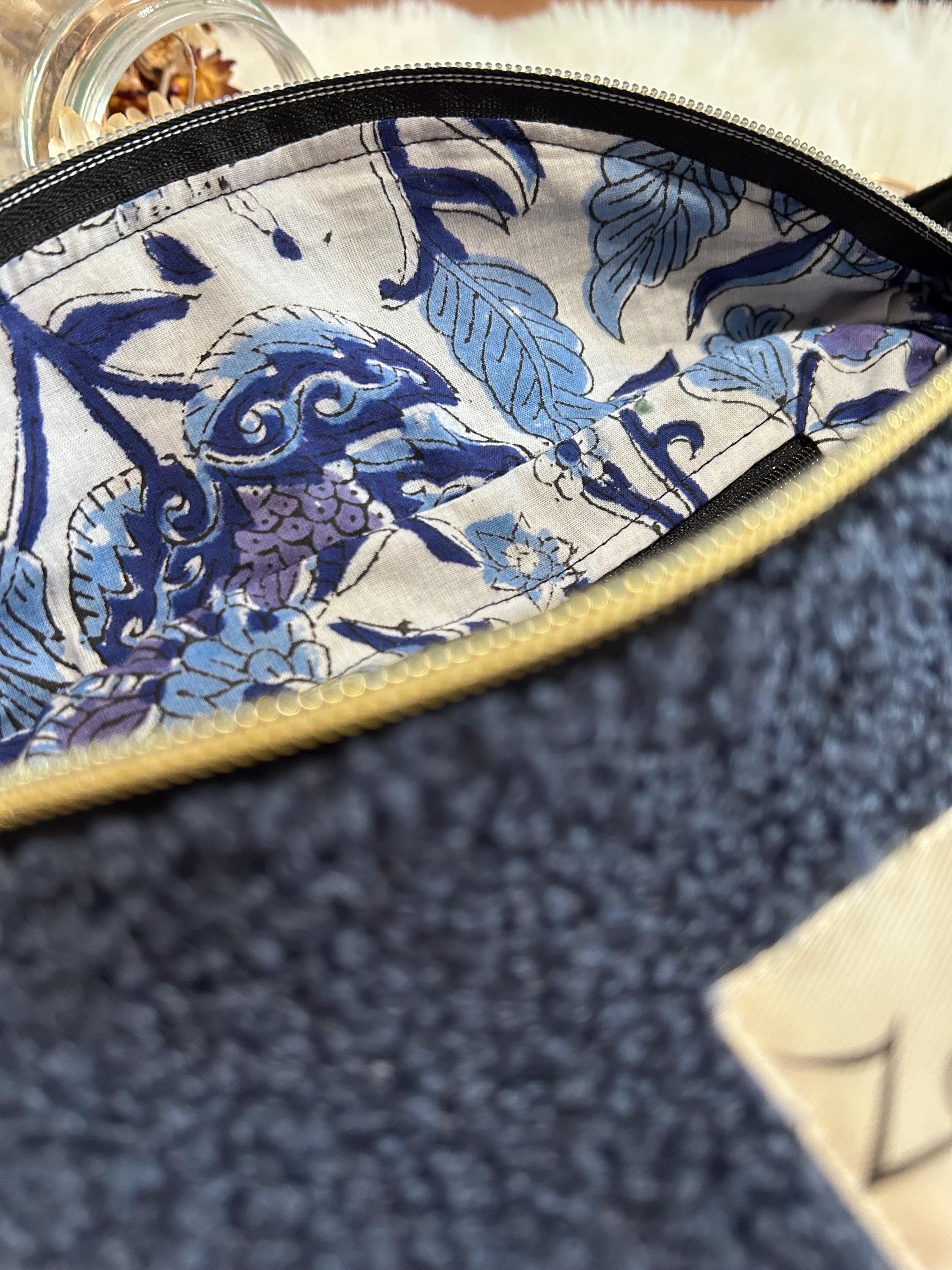 Sac banane femme hiver | Bouclettes bleues  & doublure tissu indien fleuri bleuSac Femme Zage Colorful Life