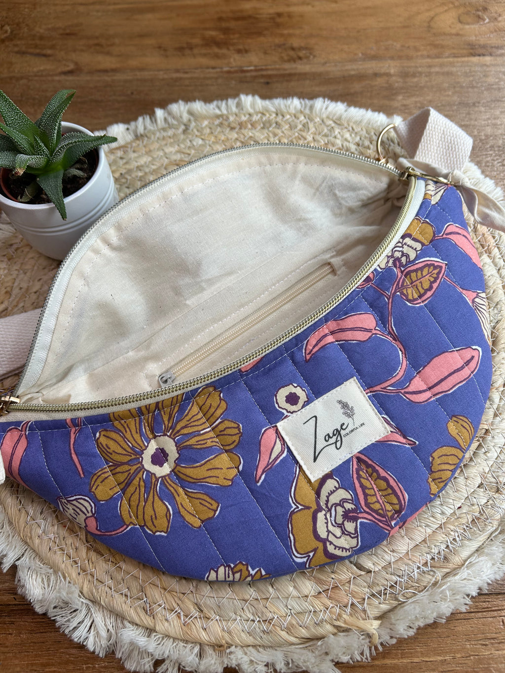 Sac banane femme Matelassé | Tissu matelassé bleu fleuri & doublure beigeSac Femme Zage Colorful Life