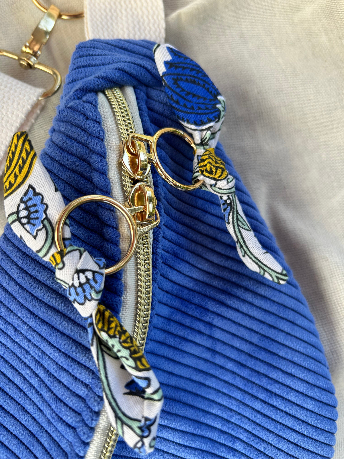 Sac banane femme hiver | Velours côtelé bleu roi & doublure indy fleuriSac Femme Zage Colorful Life