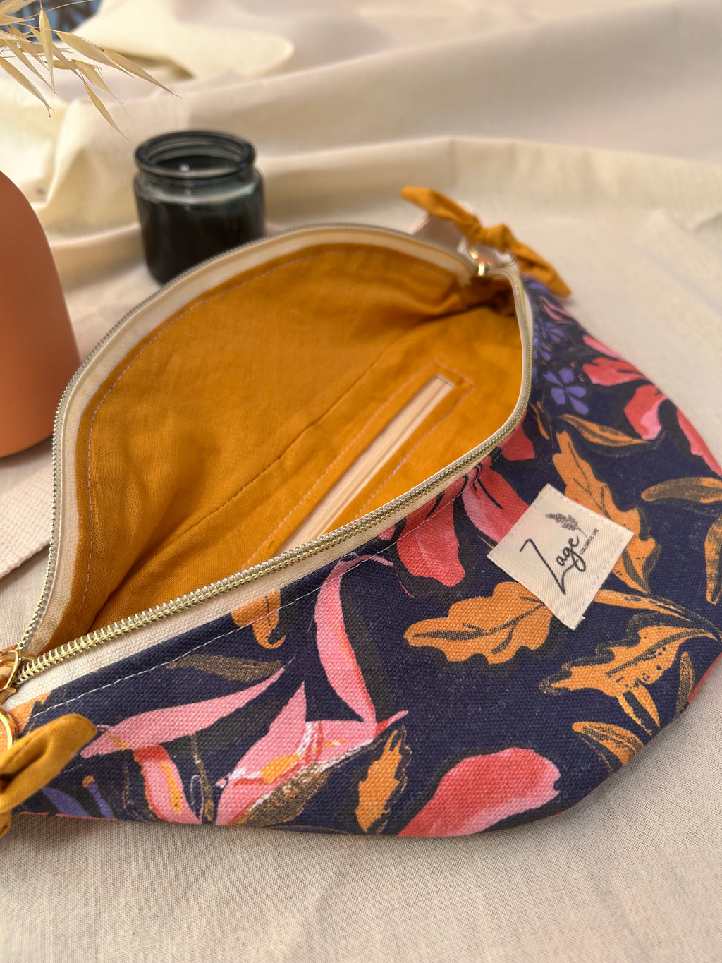 Sac banane femme Eté | Toile de coton fleurie colorée foncée & doublure orangeSac Femme Zage Colorful Life