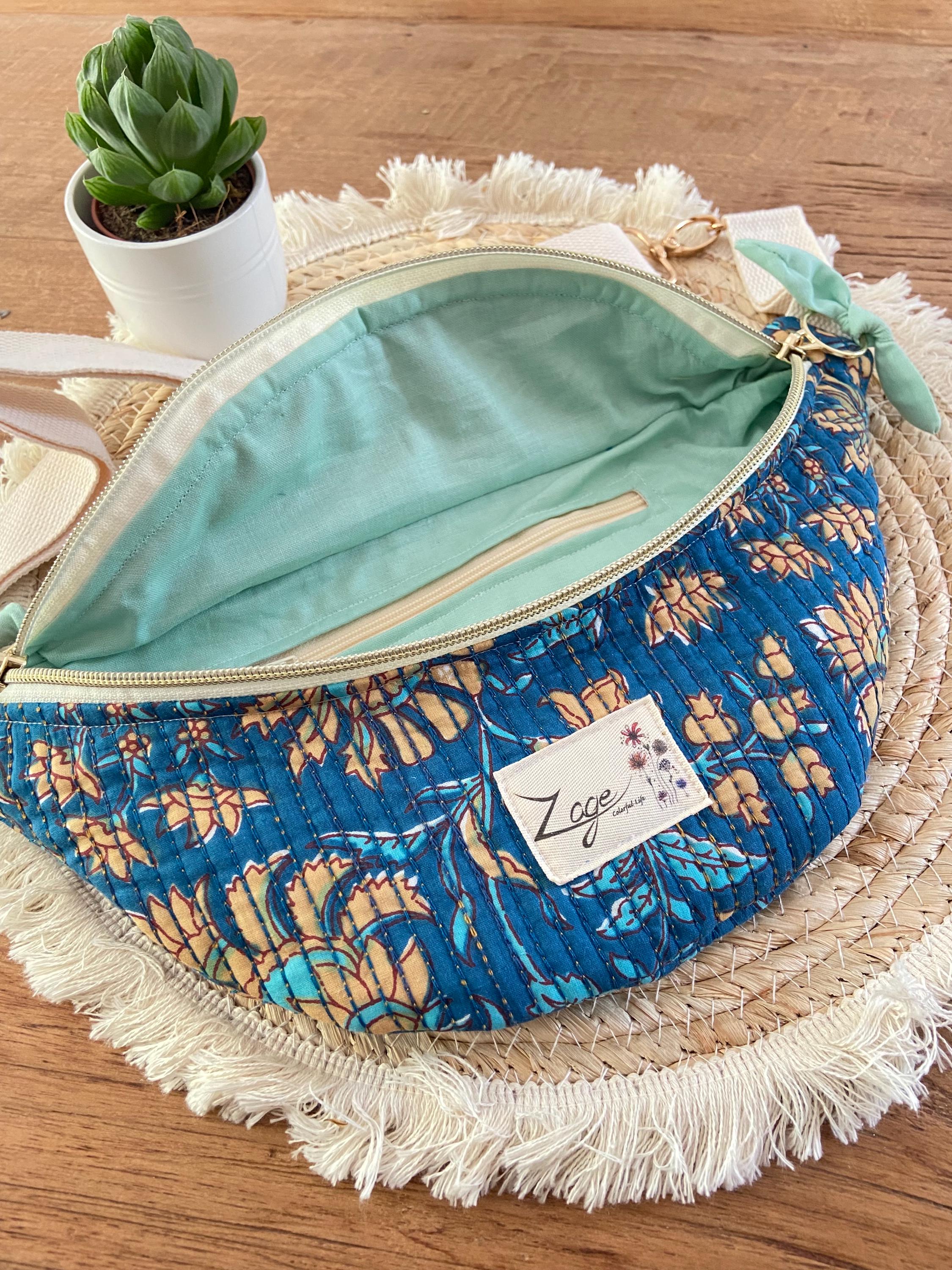 Sac banane femme Matelassé | Tissu matelassé indy motifs ocre sur fond bleu & doublure bleu vertSac Femme Zage Colorful Life