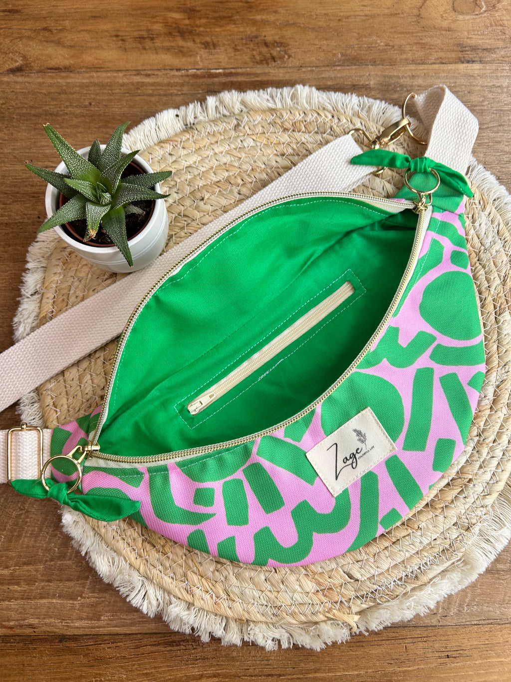 Sac banane Imperméable femme | Graphique vert & roseSac Femme Zage Colorful Life