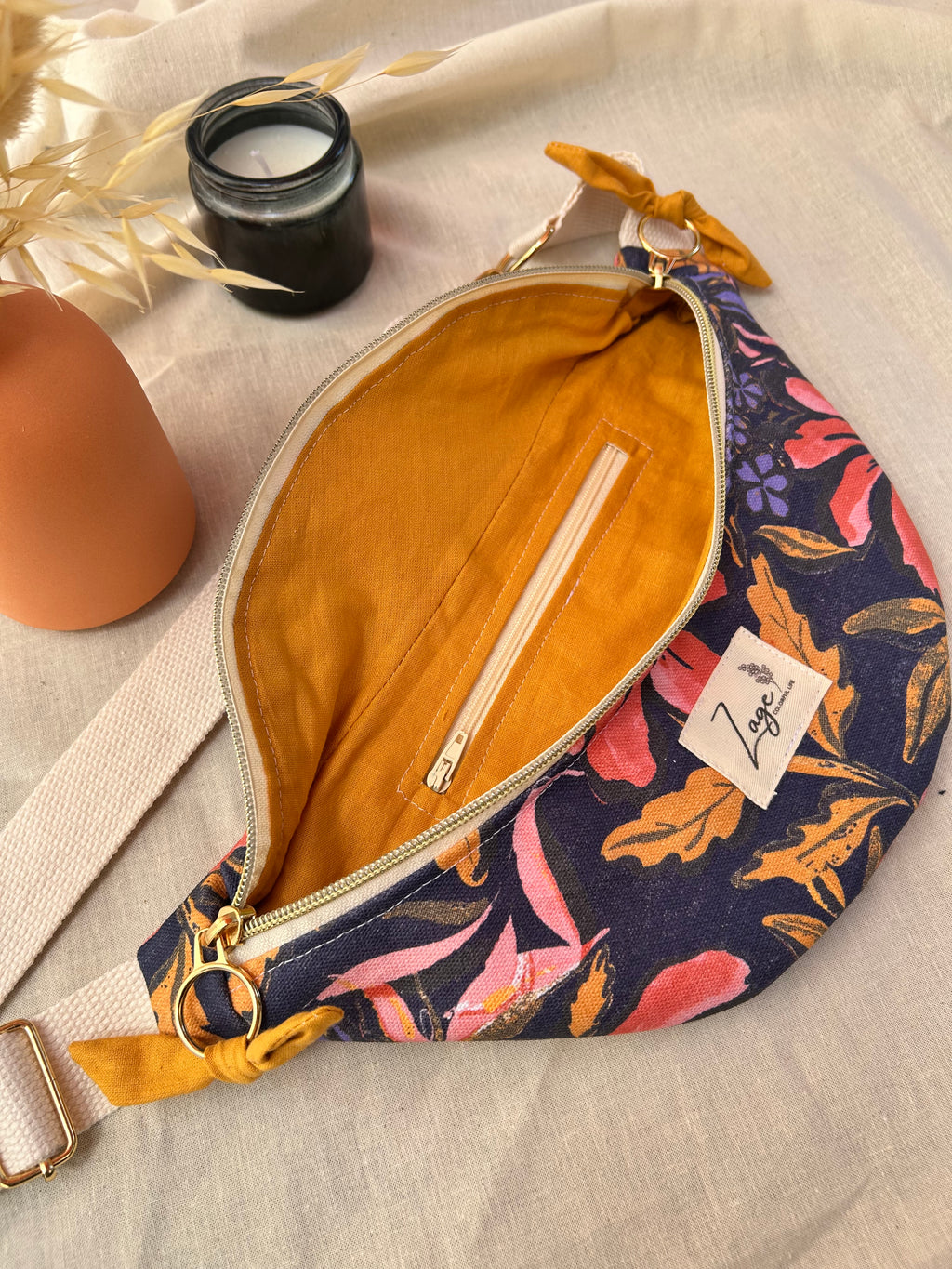 Sac banane femme Eté | Toile de coton fleurie colorée foncée & doublure orangeSac Femme Zage Colorful Life