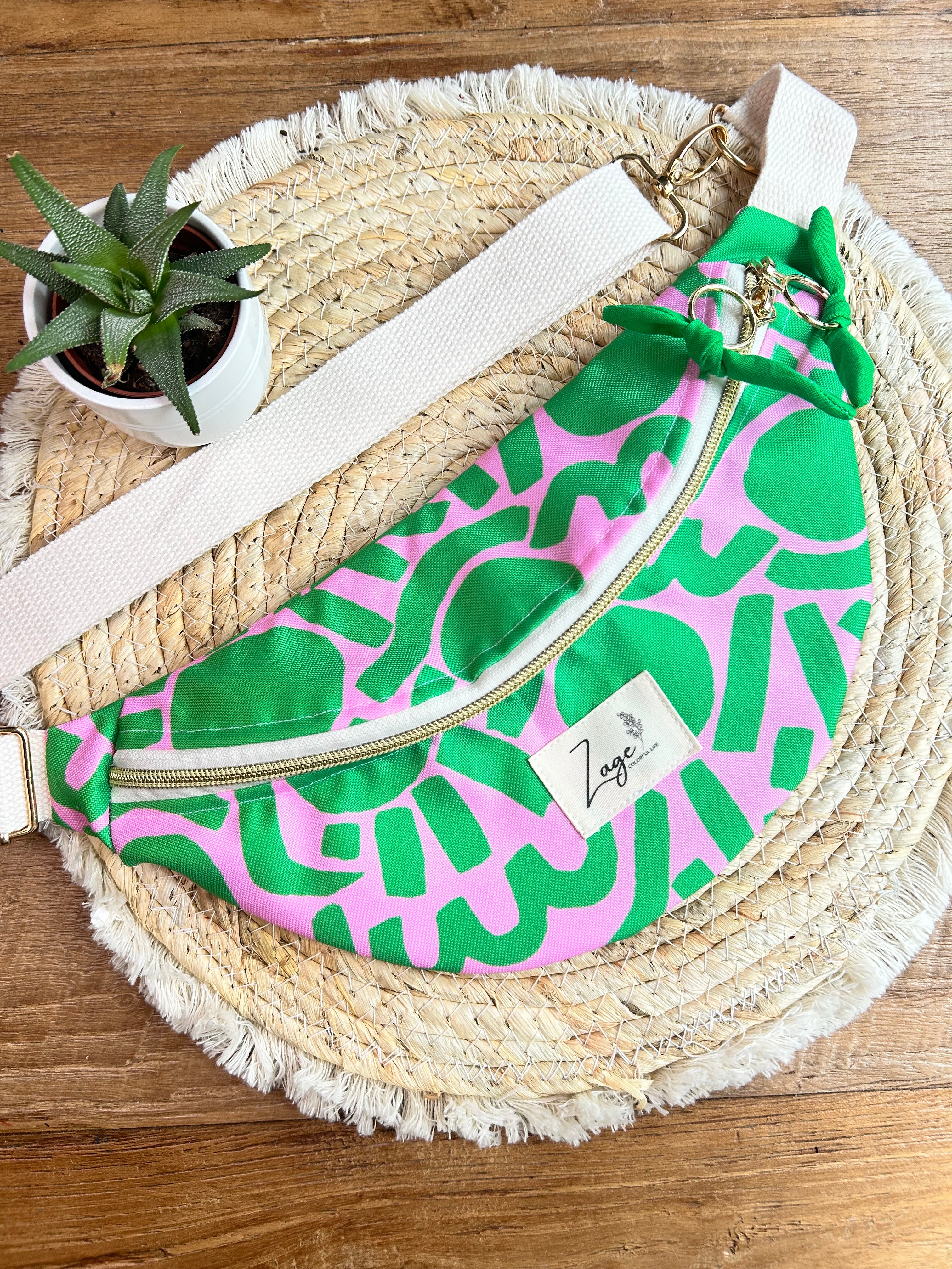 Sac banane Imperméable femme | Graphique vert & roseSac Femme Zage Colorful Life