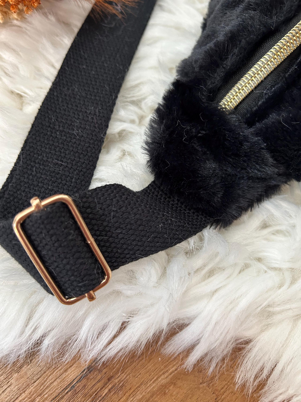 Sac banane femme hiver| Fausse fourrure noire & doublure vichy noireSac Femme Zage Colorful Life