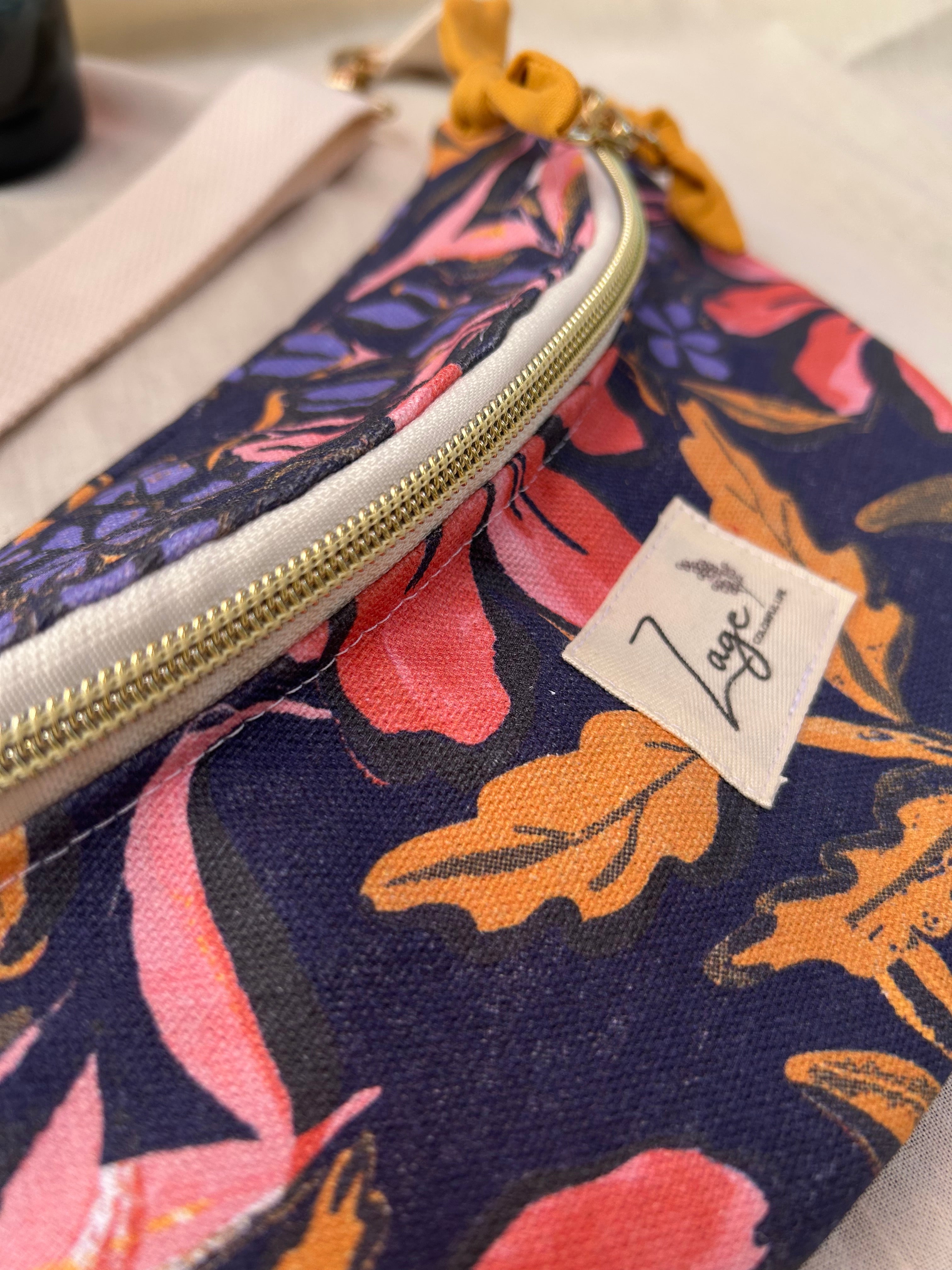 Sac banane femme Eté | Toile de coton fleurie colorée foncée & doublure orangeSac Femme Zage Colorful Life