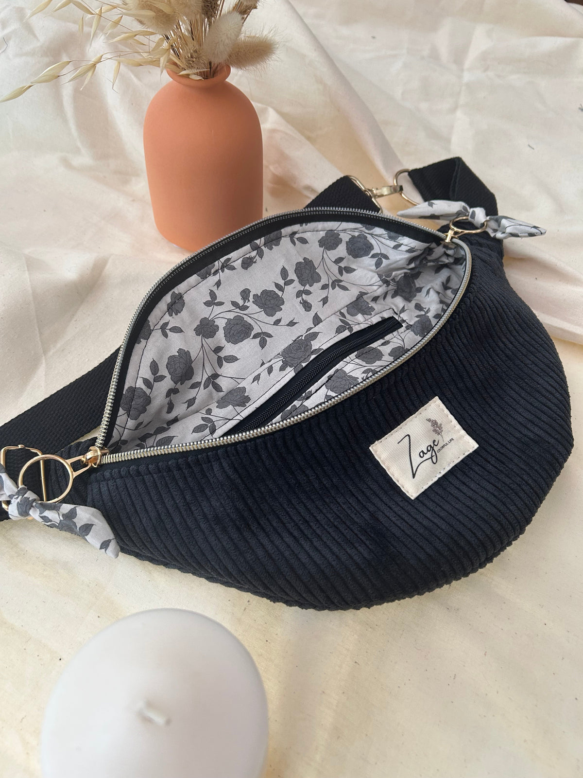 Sac banane femme hiver | Velours côtelé noir & doublure fleurieSac Femme Zage Colorful Life