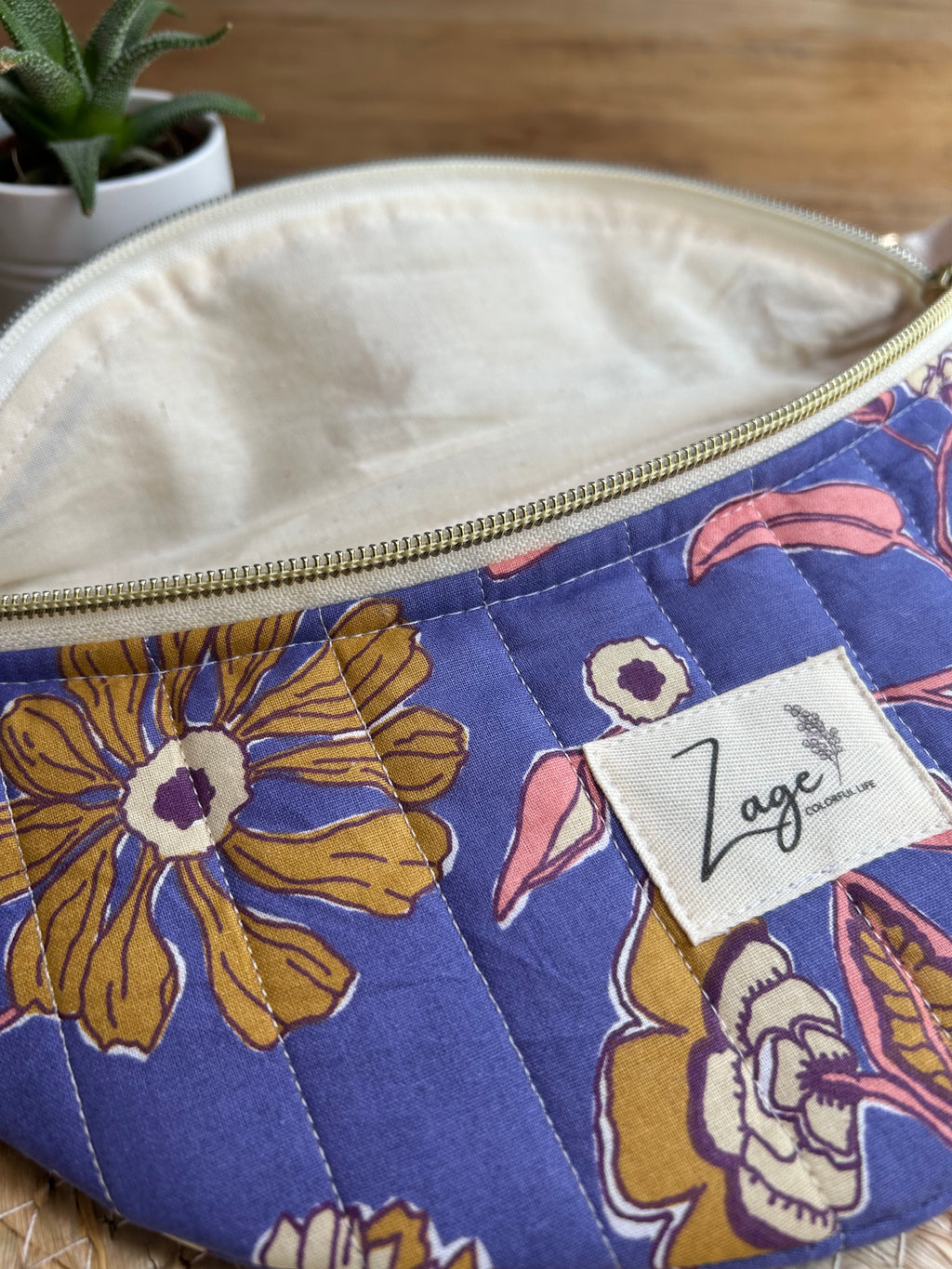 Sac banane femme Matelassé | Tissu matelassé bleu fleuri & doublure beigeSac Femme Zage Colorful Life