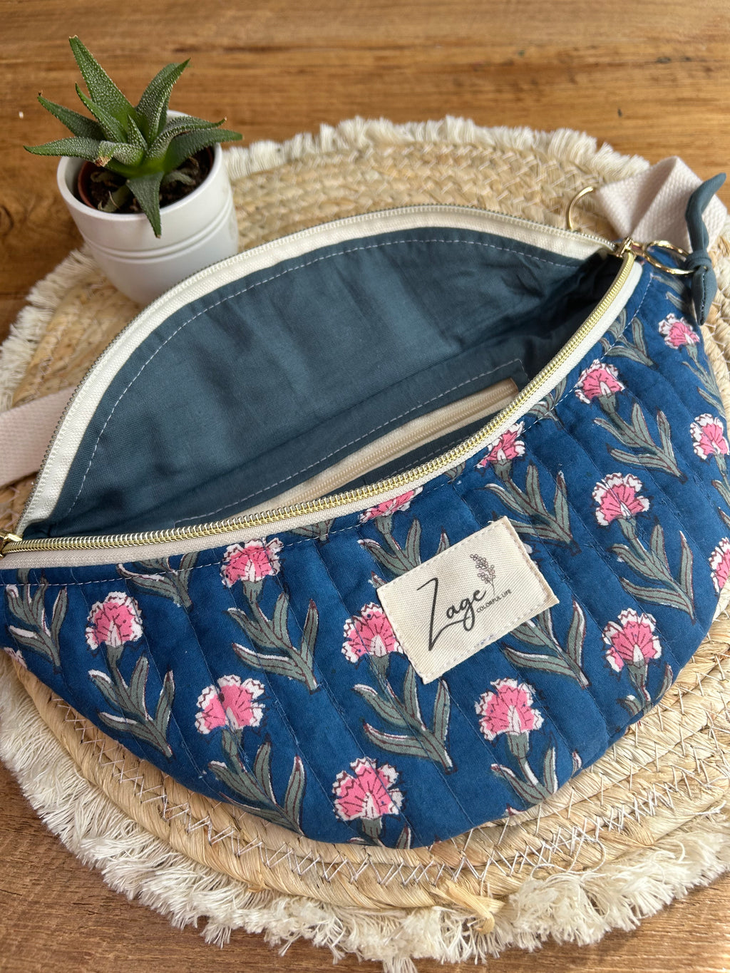 Sac banane femme Matelassé | Tissu matelassé bleu fleuri & doublure bleu pétroleSac Femme Zage Colorful Life