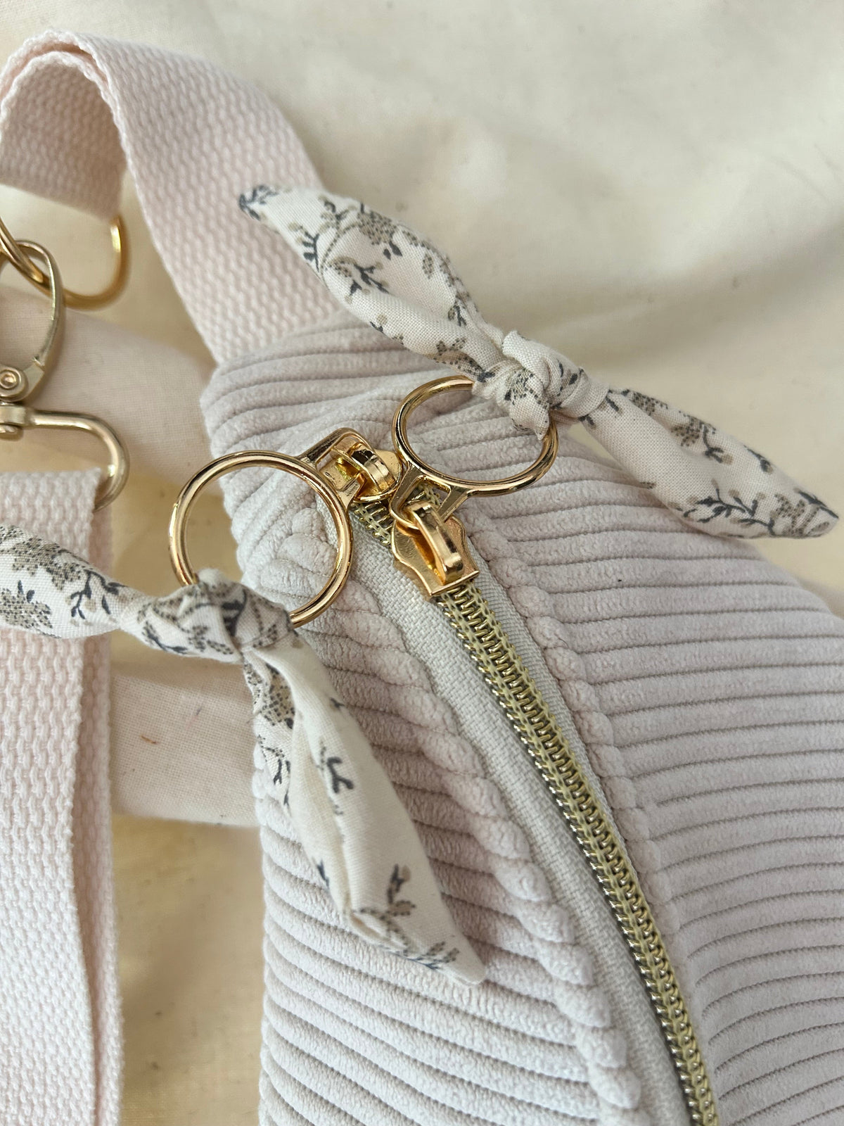 Sac banane femme hiver | Velours côtelé écru  & doublure fleurieSac Femme Zage Colorful Life