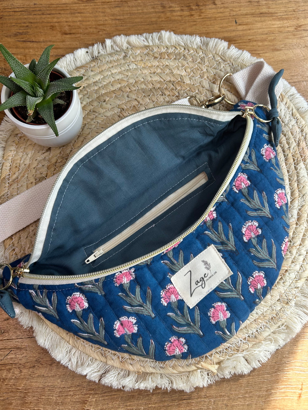 Sac banane femme Matelassé | Tissu matelassé bleu fleuri & doublure bleu pétroleSac Femme Zage Colorful Life