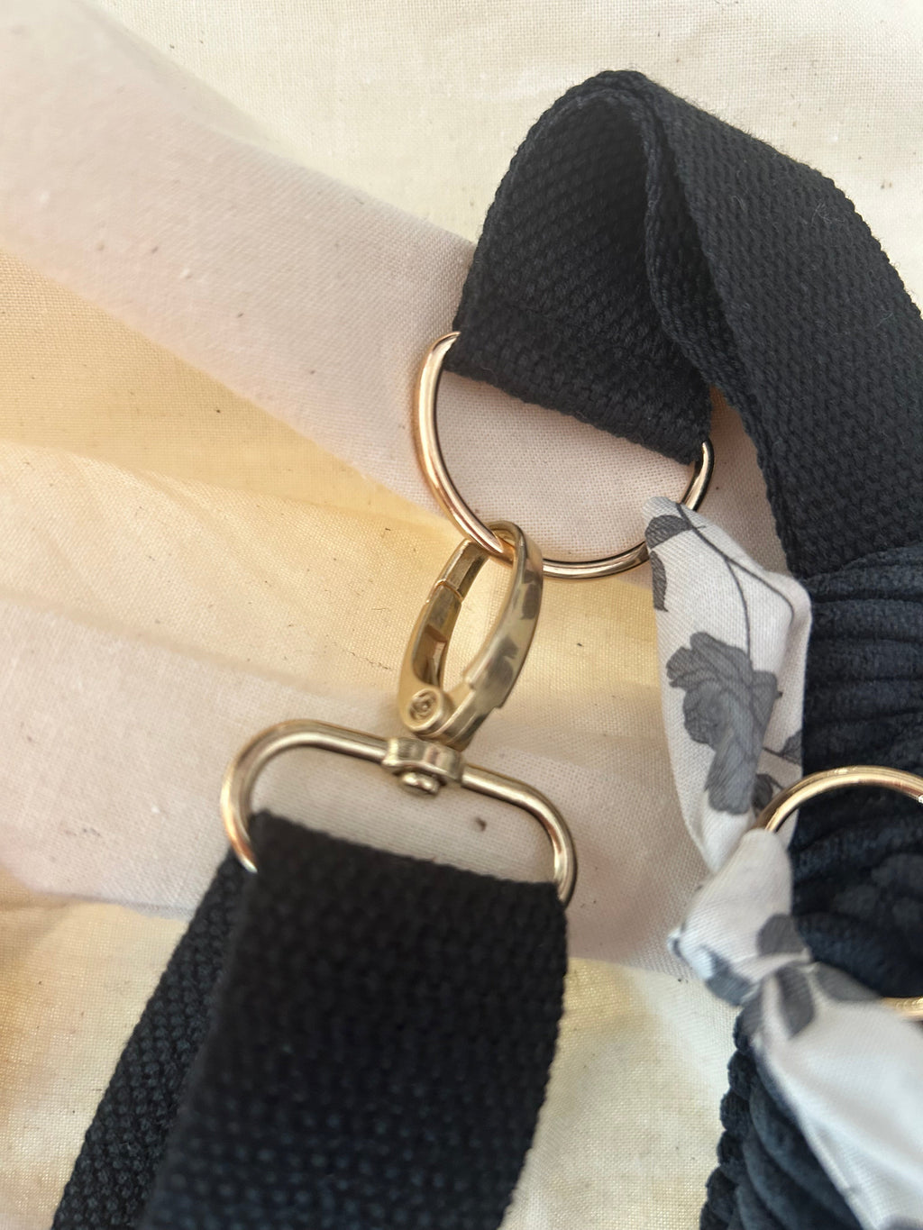 Sac banane femme hiver | Velours côtelé noir & doublure fleurieSac Femme Zage Colorful Life