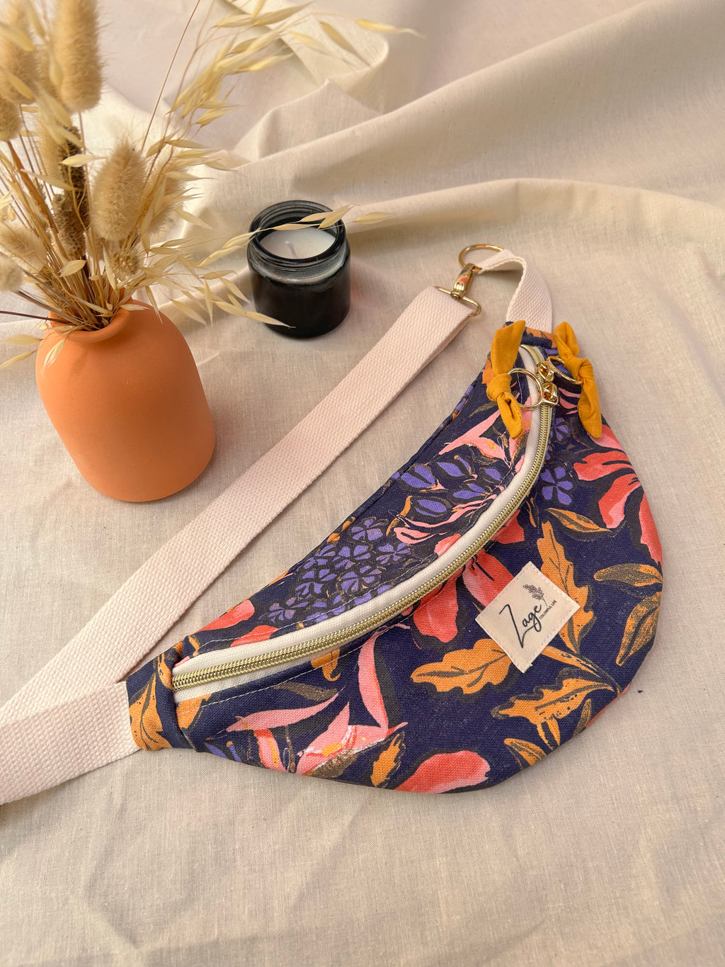 Sac banane femme Eté | Toile de coton fleurie colorée foncée & doublure orangeSac Femme Zage Colorful Life