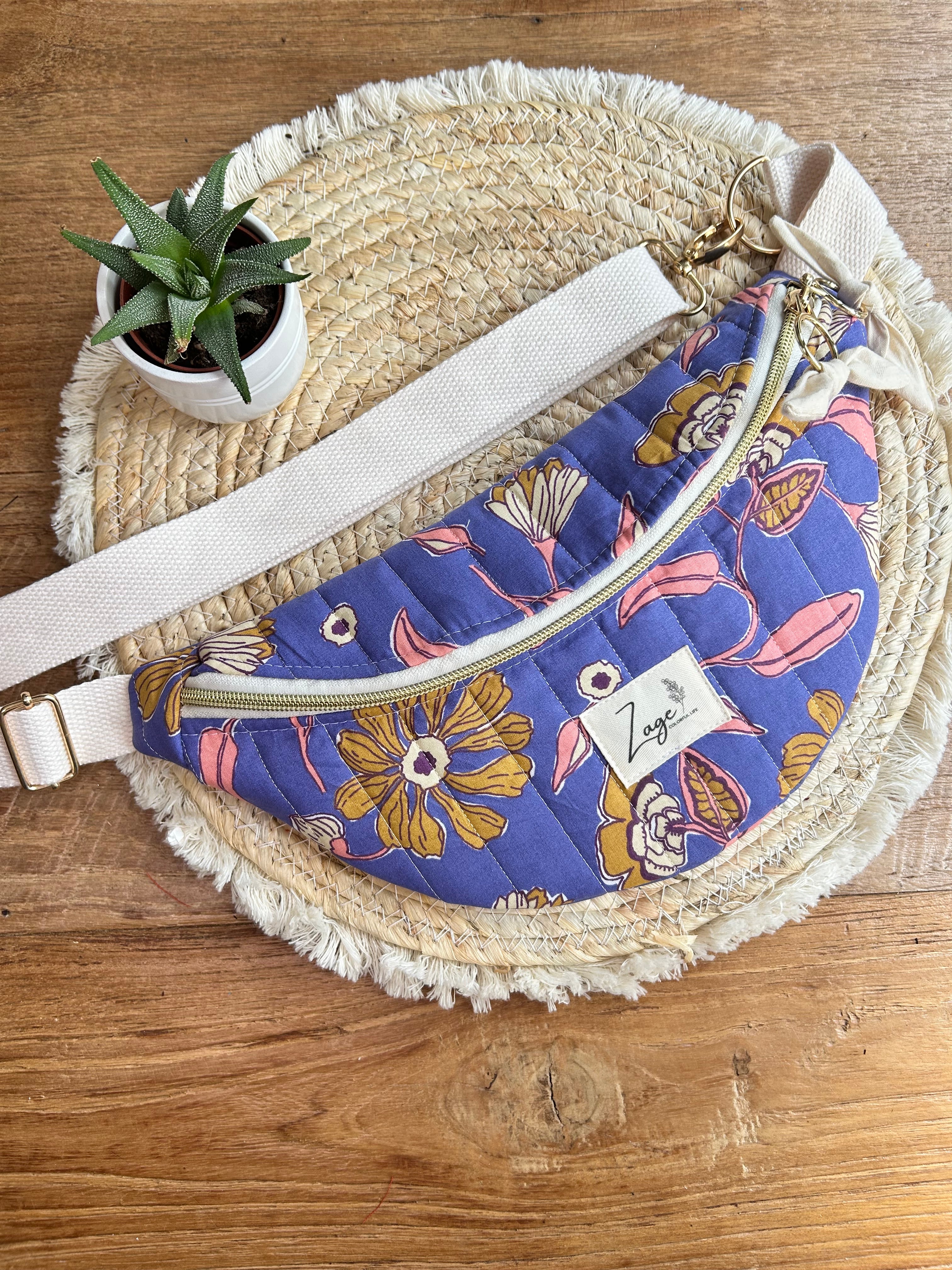 Sac banane femme Matelassé | Tissu matelassé bleu fleuri & doublure beigeSac Femme Zage Colorful Life