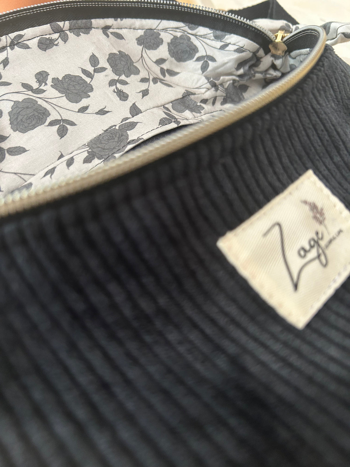 Sac banane femme hiver | Velours côtelé noir & doublure fleurieSac Femme Zage Colorful Life