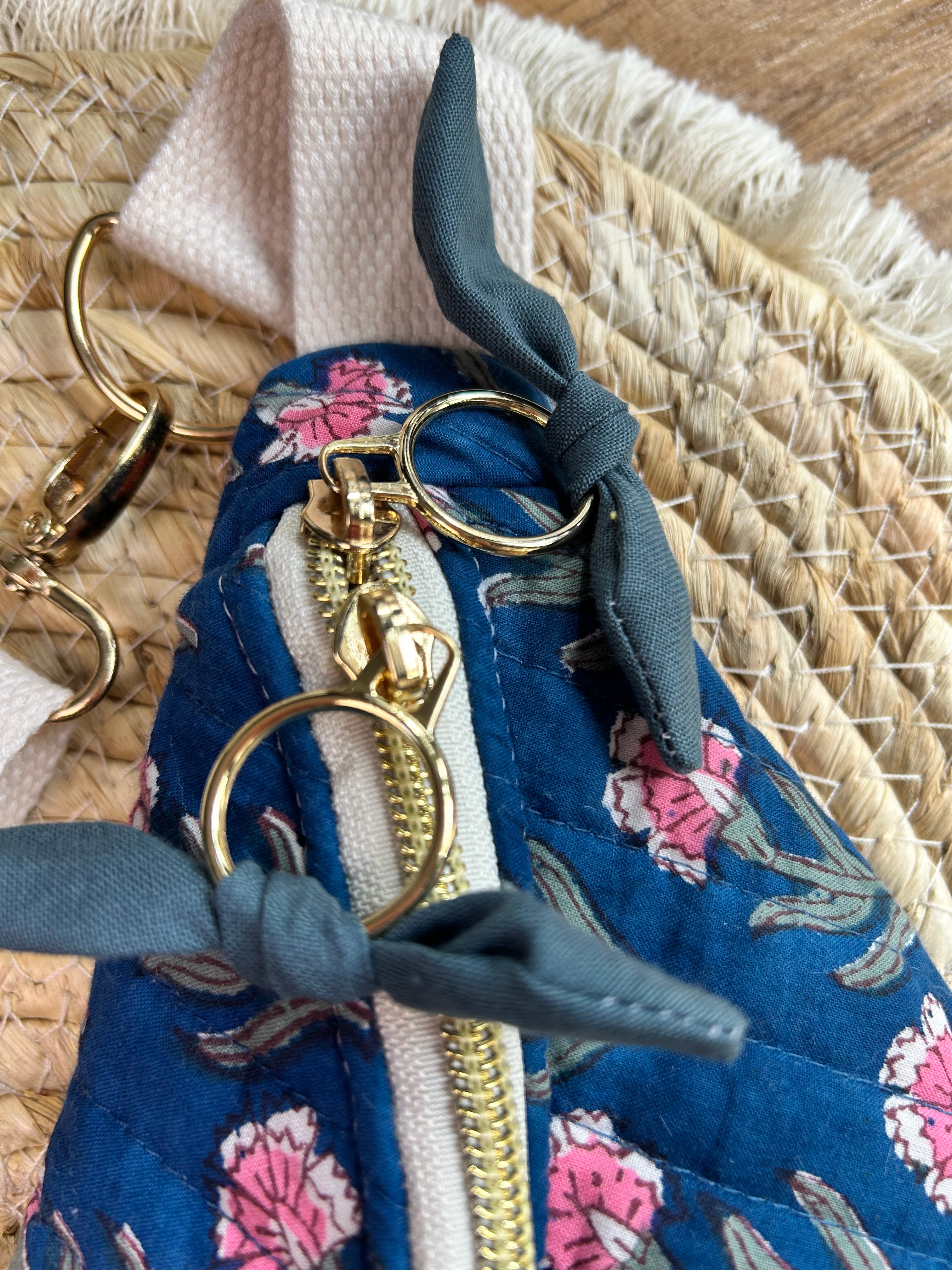 Sac banane femme Matelassé | Tissu matelassé bleu fleuri & doublure bleu pétroleSac Femme Zage Colorful Life
