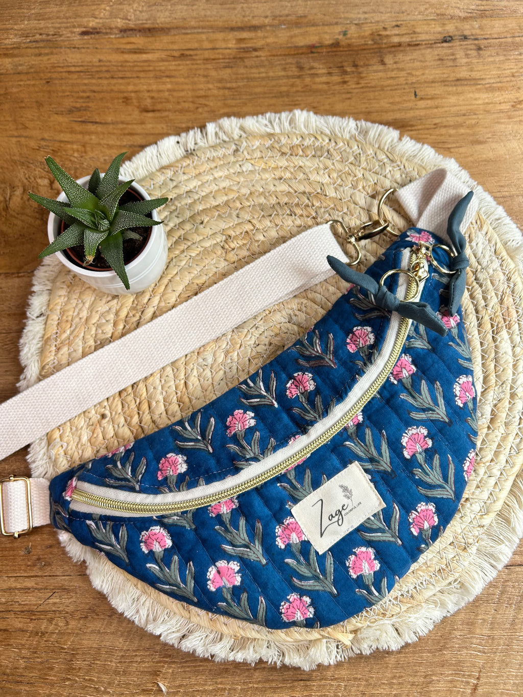 Sac banane femme Matelassé | Tissu matelassé bleu fleuri & doublure bleu pétroleSac Femme Zage Colorful Life