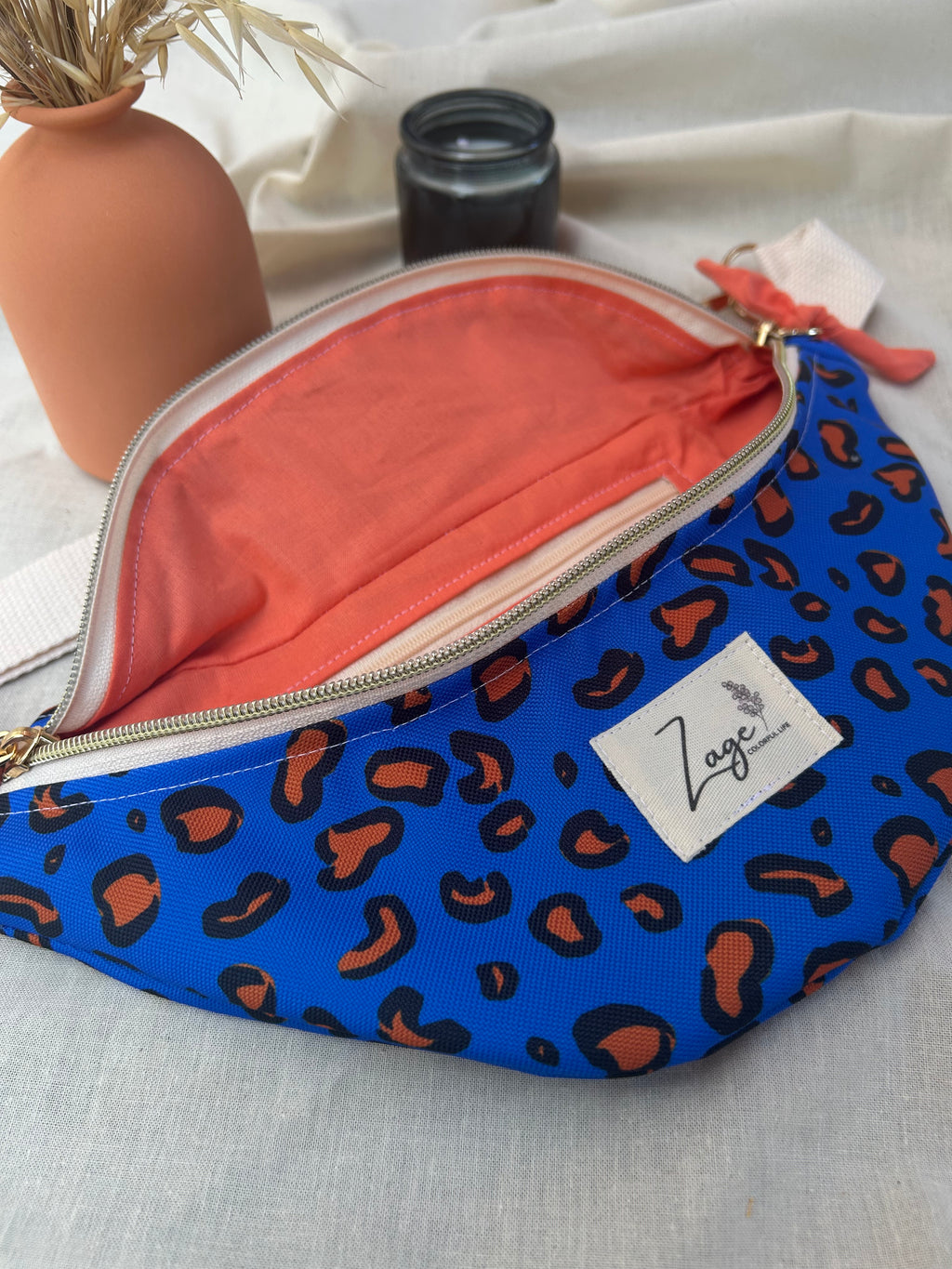 Sac banane Imperméable femme | Léopard blanc violet & rose (Copie)Sac Femme Zage Colorful Life