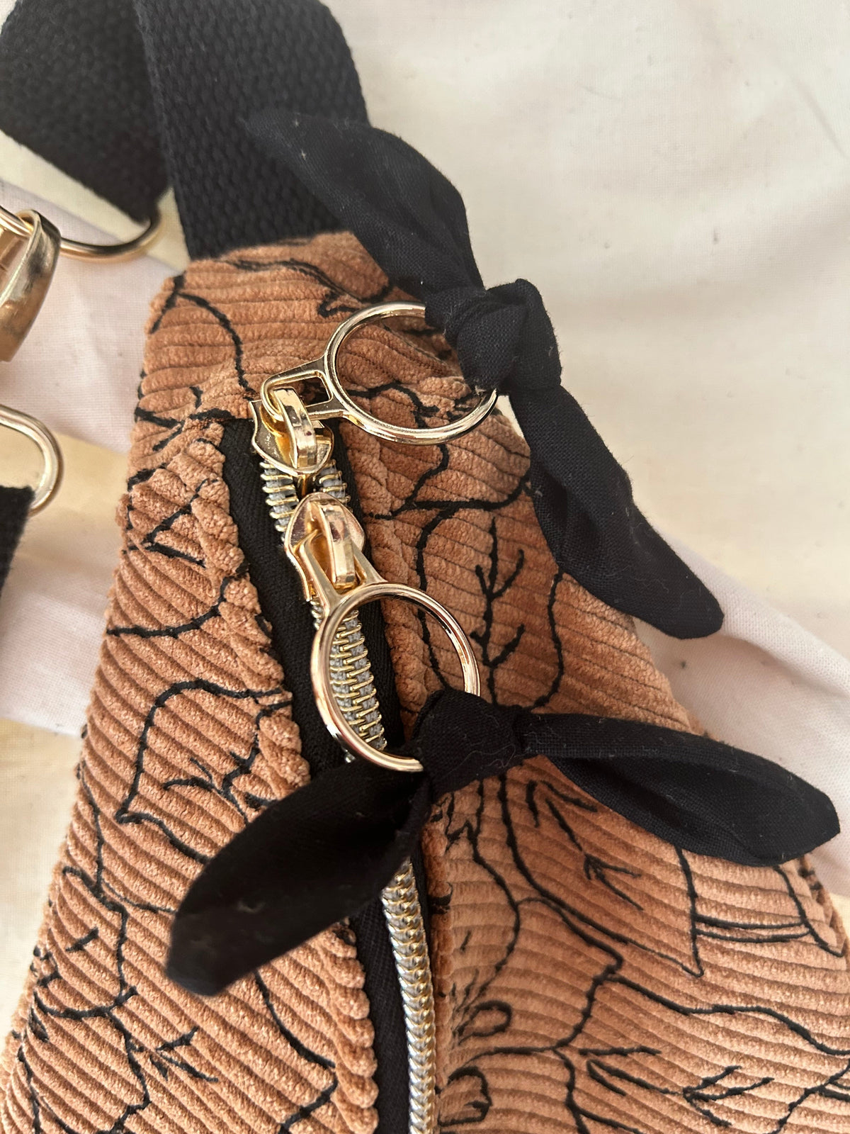 Sac banane femme hiver | Velours côtelé marron fleuri & doublure noireSac Femme Zage Colorful Life