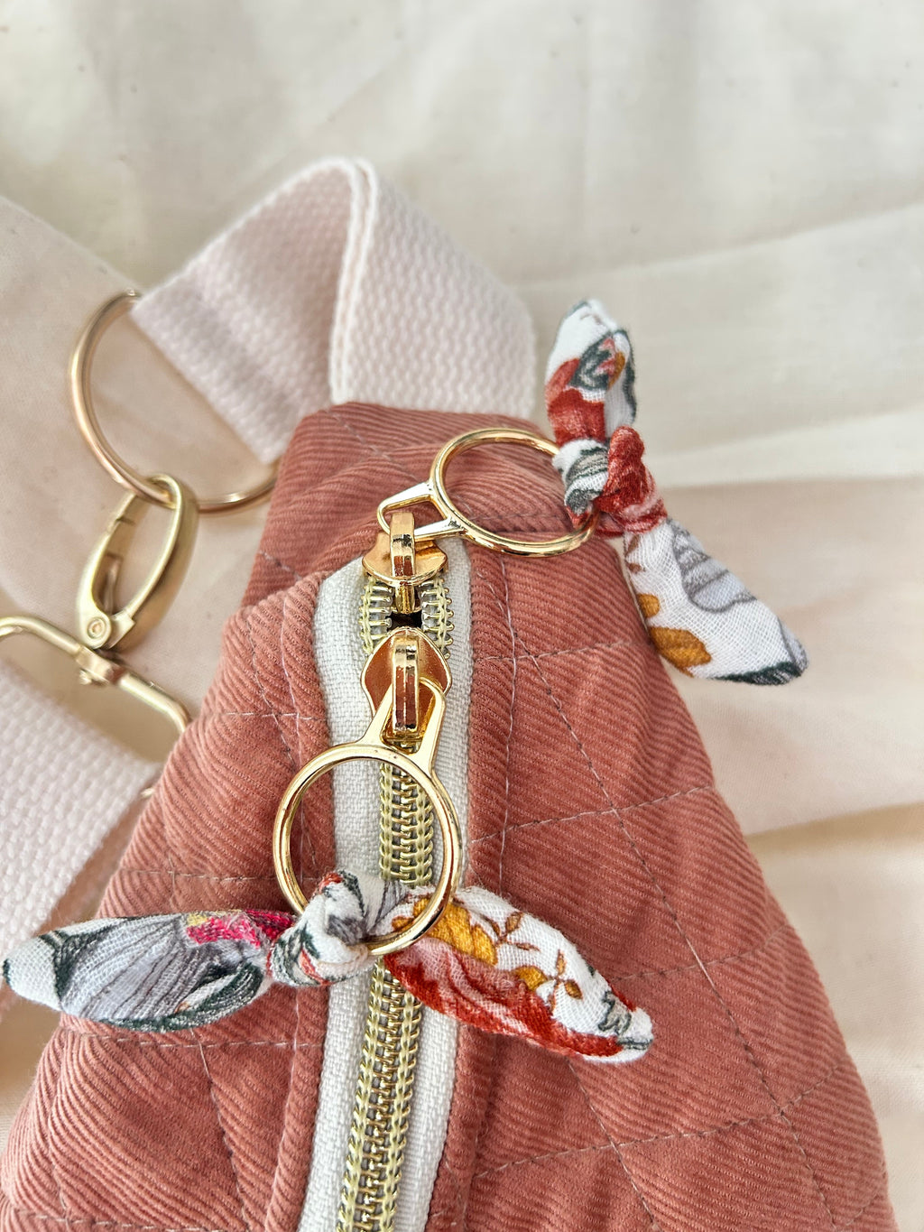 Sac banane femme hiver | Velours matelassé vieux rose & doublure gaze de coton fleurieSac Femme Zage Colorful Life