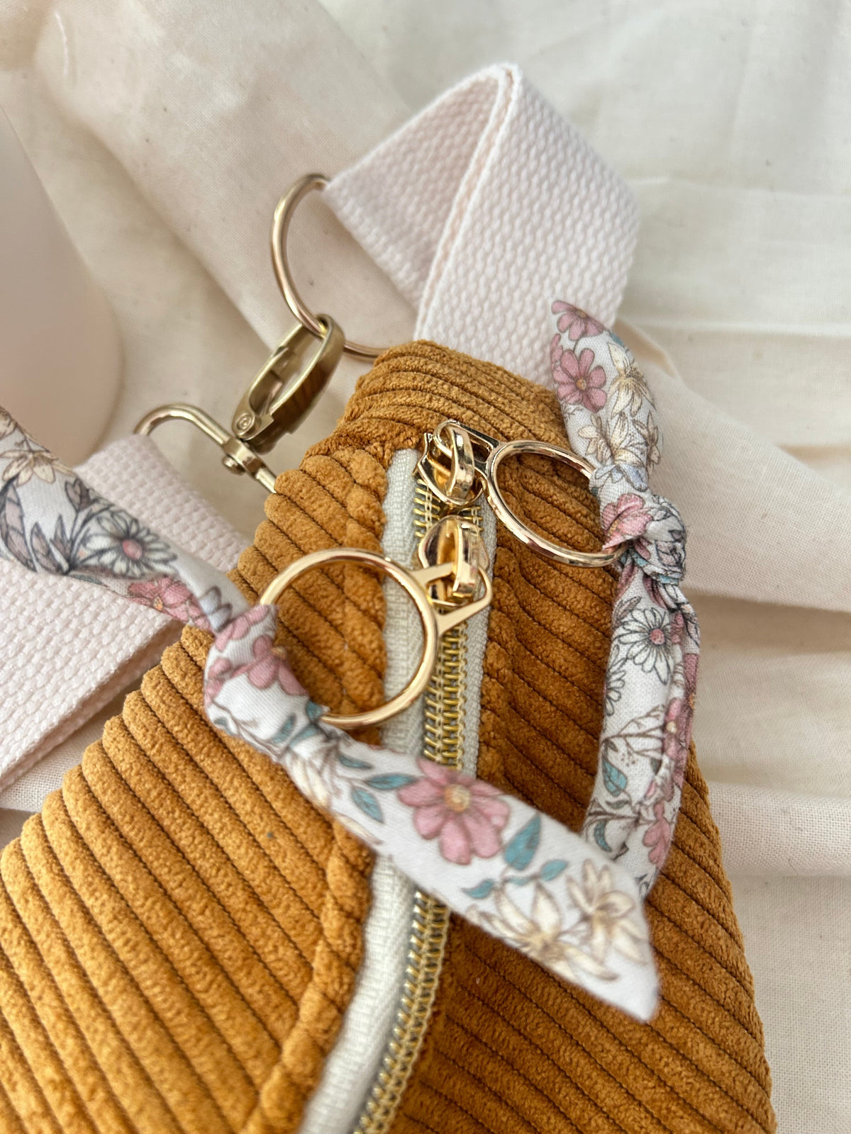 Sac banane femme hiver | Velours côtelé moutarde & doublure fleurieSac Femme Zage Colorful Life