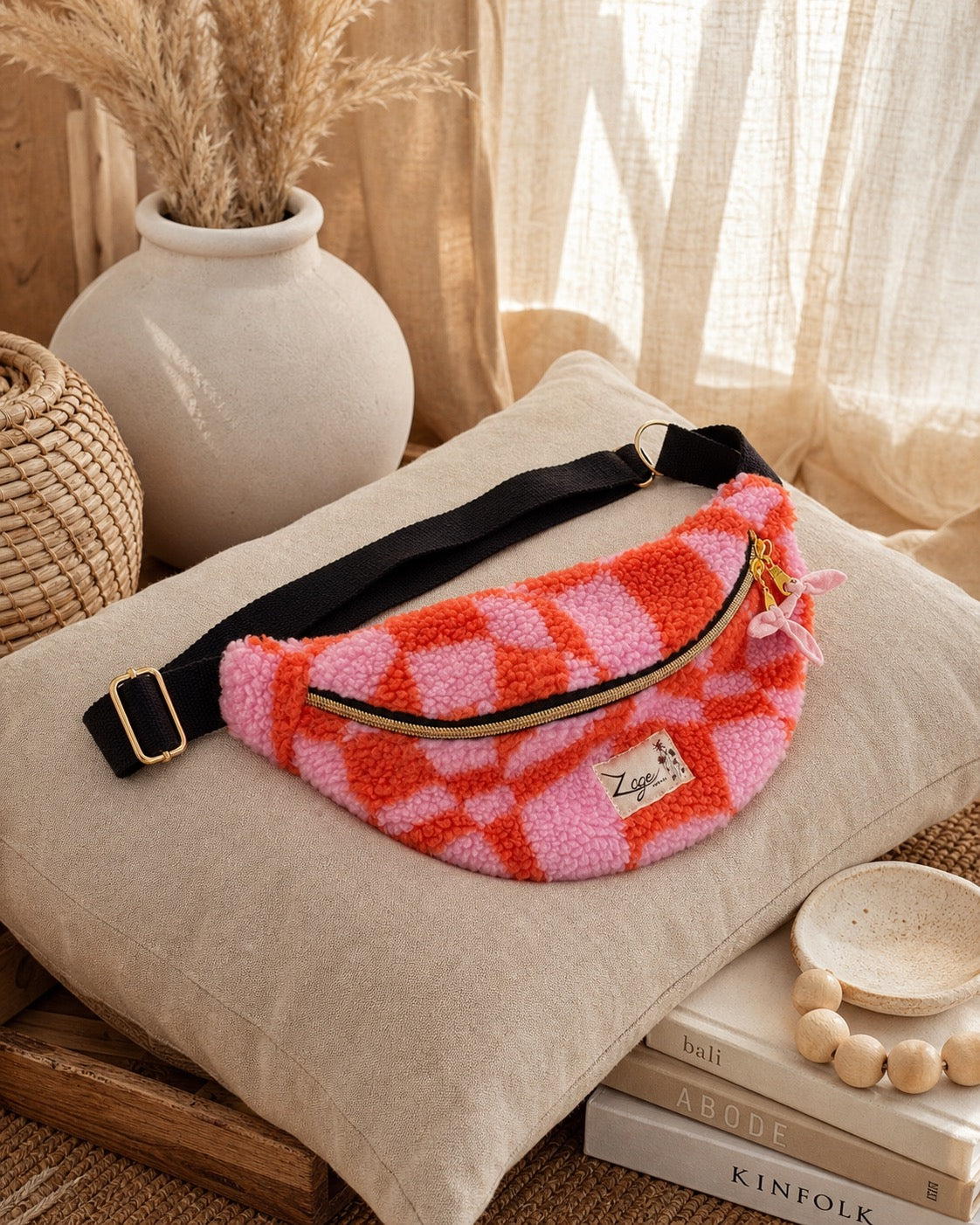 Sac banane femme Hiver | Bouclettes graphiques rouge et rose & doublure roseSac Femme Zage Colorful Life