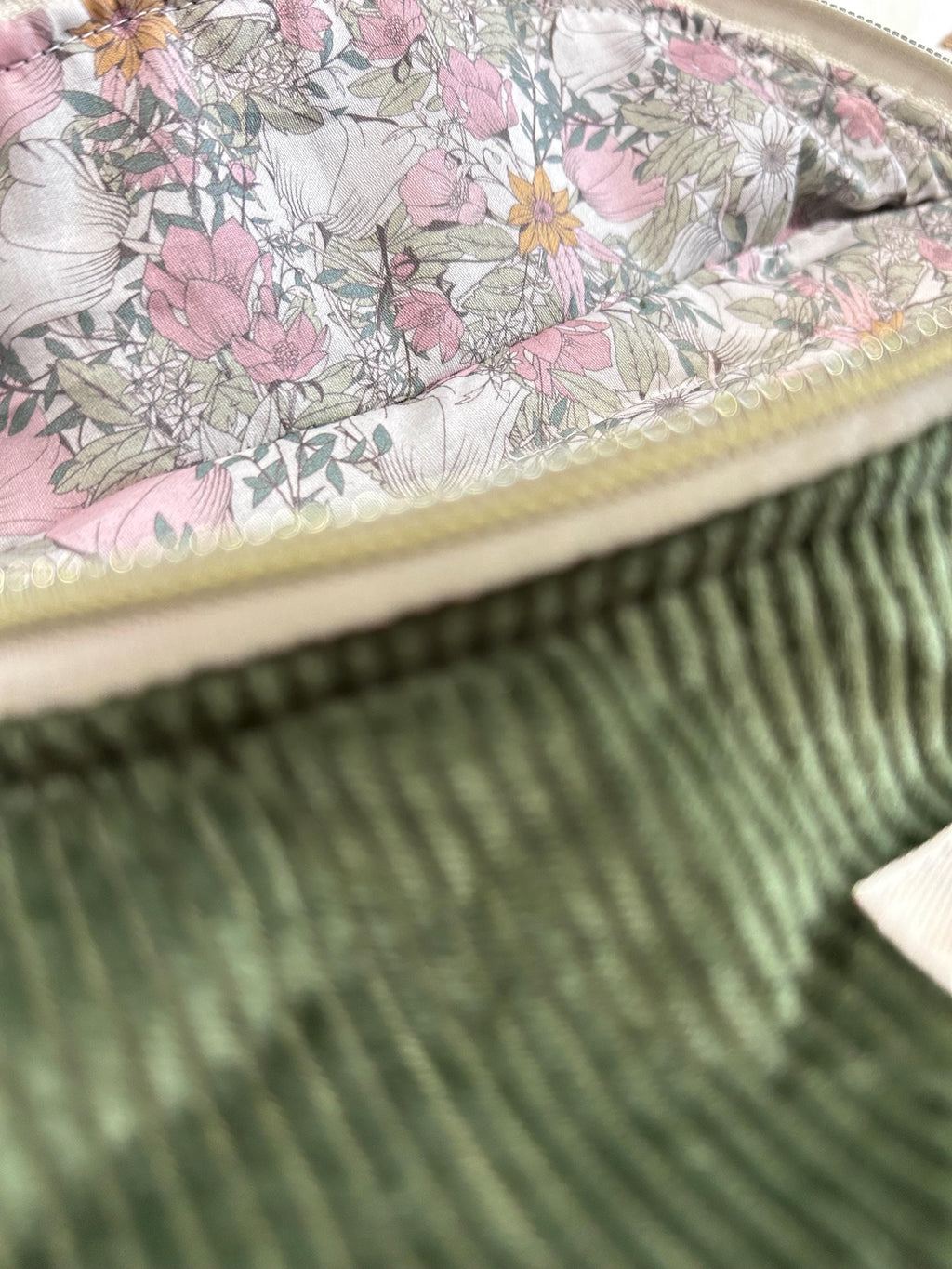 Sac banane femme hiver | Velours côtelé vert kaki & doublure liberty roseSac Femme Zage Colorful Life