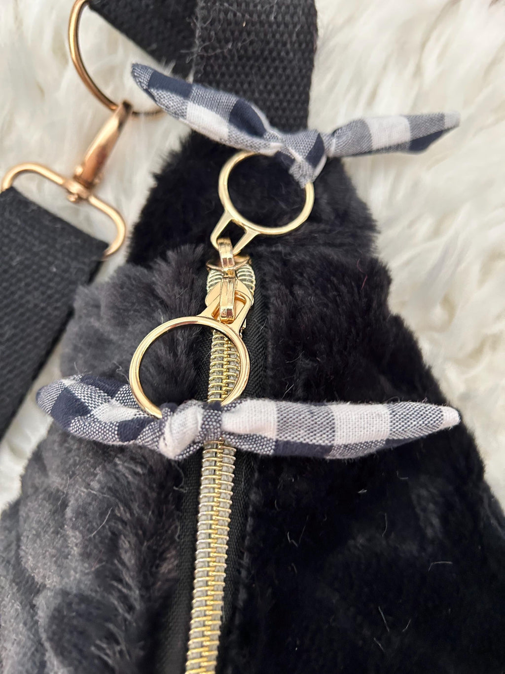 Sac banane femme hiver| Fausse fourrure noire & doublure vichy noireSac Femme Zage Colorful Life