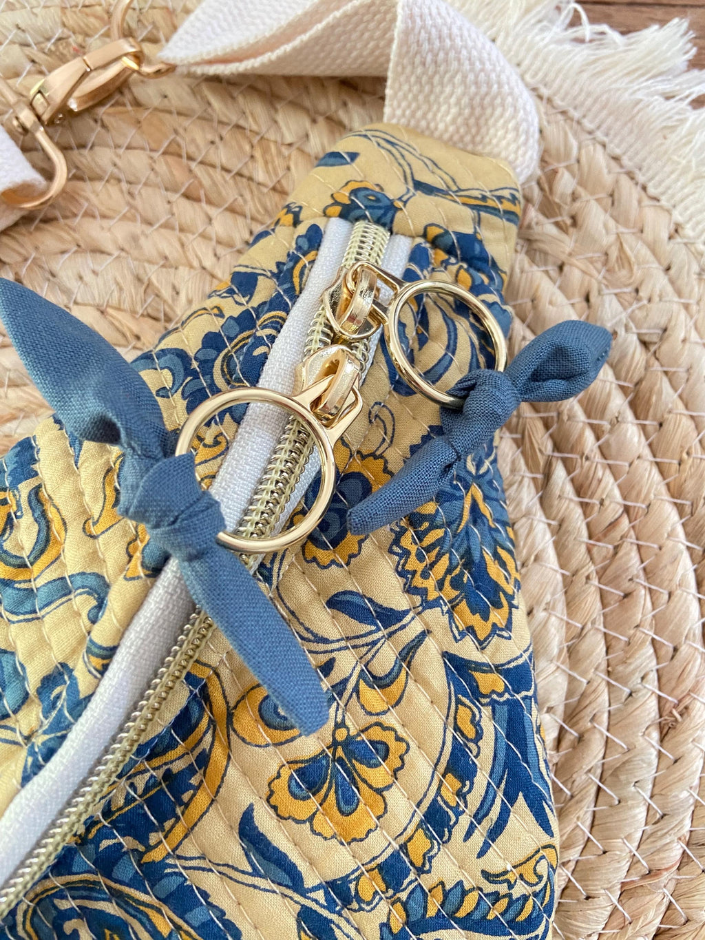 Sac Banane Femme | Matelassé motifs Indy bleu sur fond jaune & doublure bleu pétroleSac Femme Zage Colorful Life