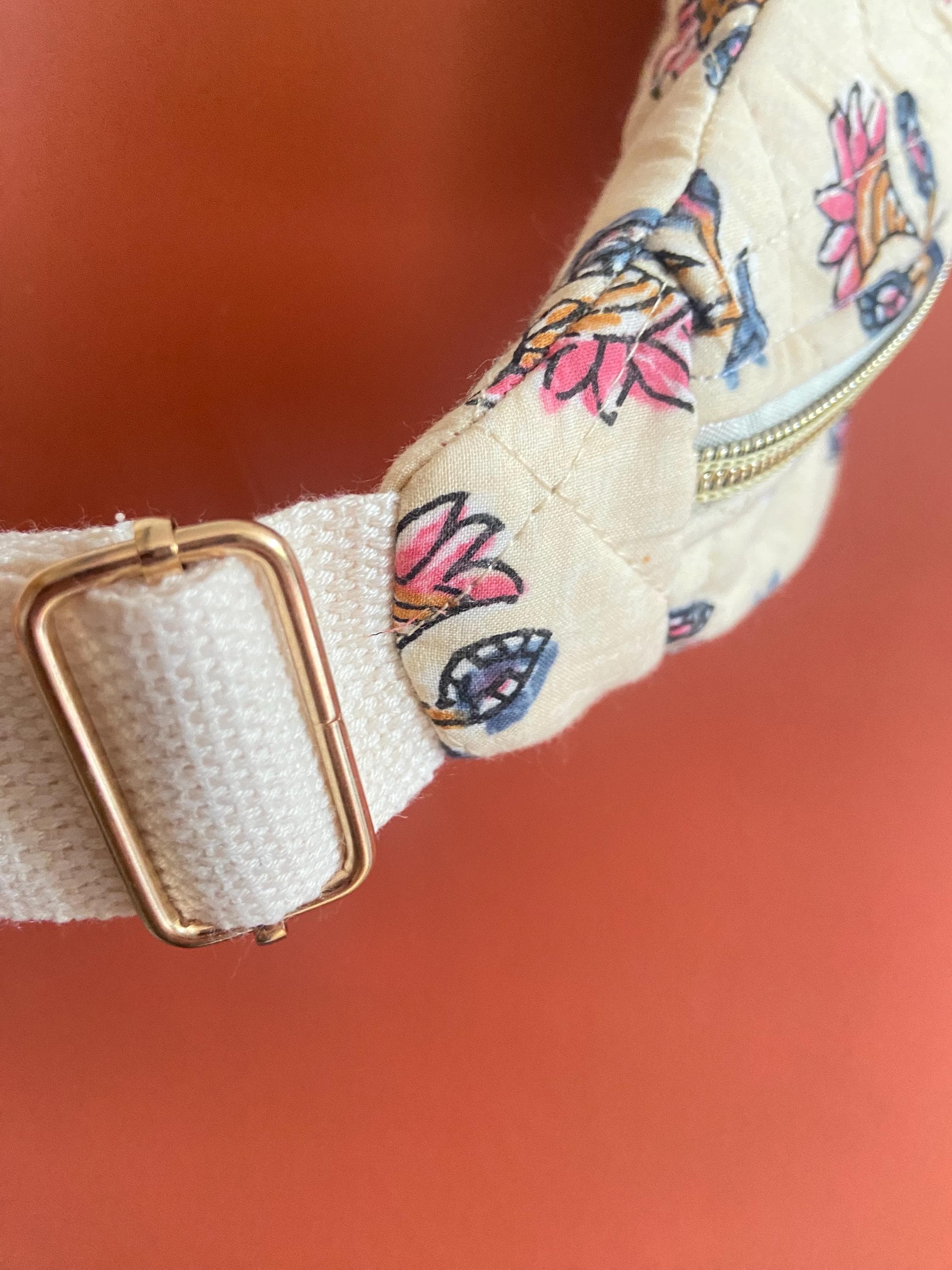 Sac Banane Femme  | Matelassé motifs Indy fleurs roses et bleues & doublure bleue pétroleSac Femme Zage Colorful Life