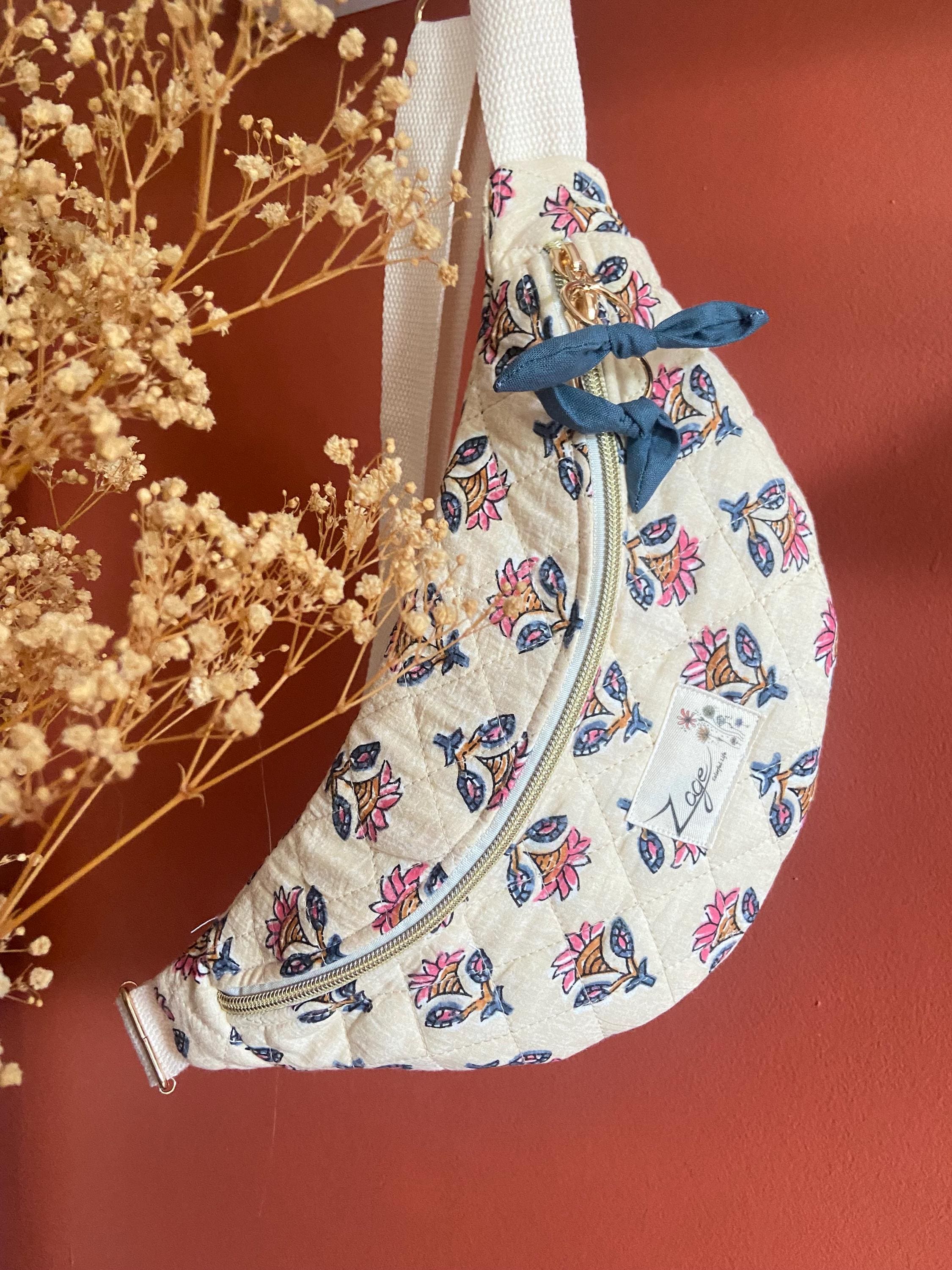 Sac Banane Femme  | Matelassé motifs Indy fleurs roses et bleues & doublure bleue pétroleSac Femme Zage Colorful Life