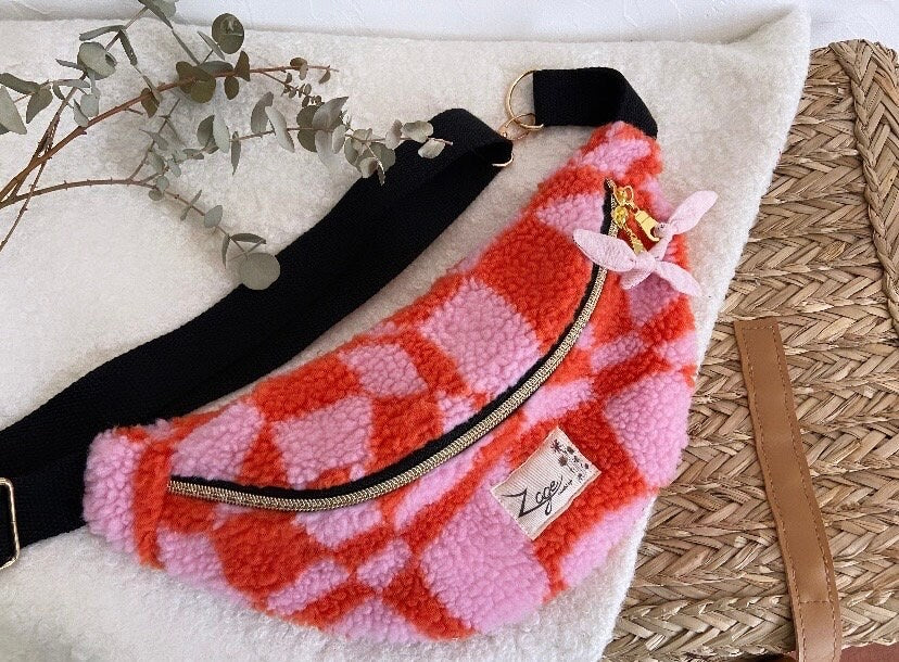 Sac banane femme Hiver | Bouclettes graphiques rouge et rose & doublure roseSac Femme Zage Colorful Life