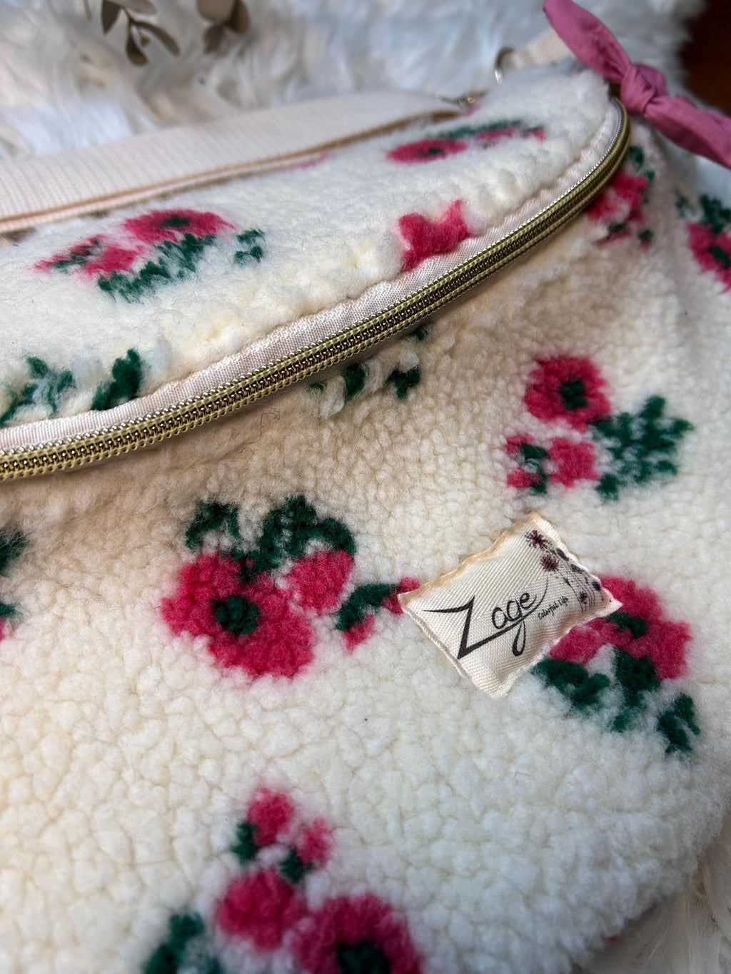 Sac banane femme hiver | Bouclettes/sherpa blanc motifs fleuris roses & doublure roseSac Femme Zage Colorful Life