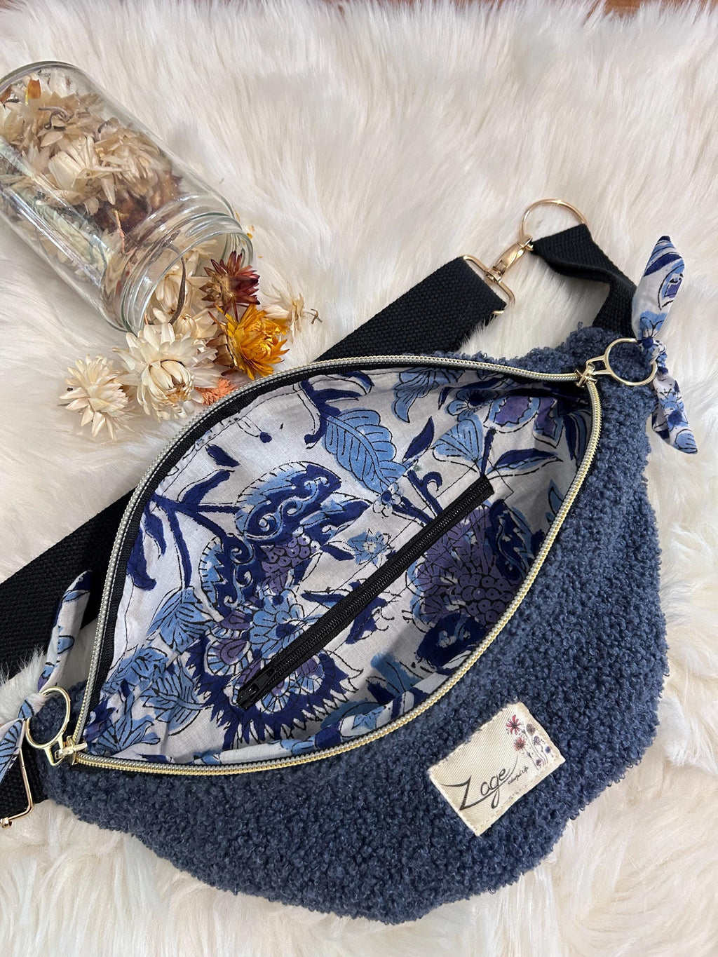Sac banane femme hiver | Bouclettes bleues  & doublure tissu indien fleuri bleuSac Femme Zage Colorful Life