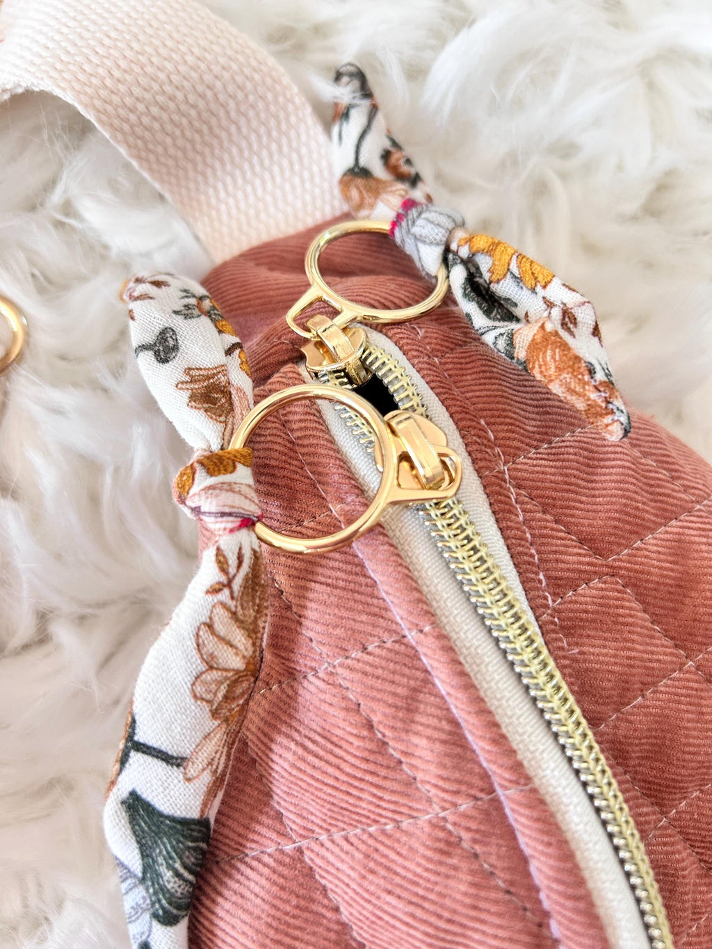 Sac banane femme hiver | Velours matelassé vieux rose & doublure gaze de coton fleurieSac Femme Zage Colorful Life