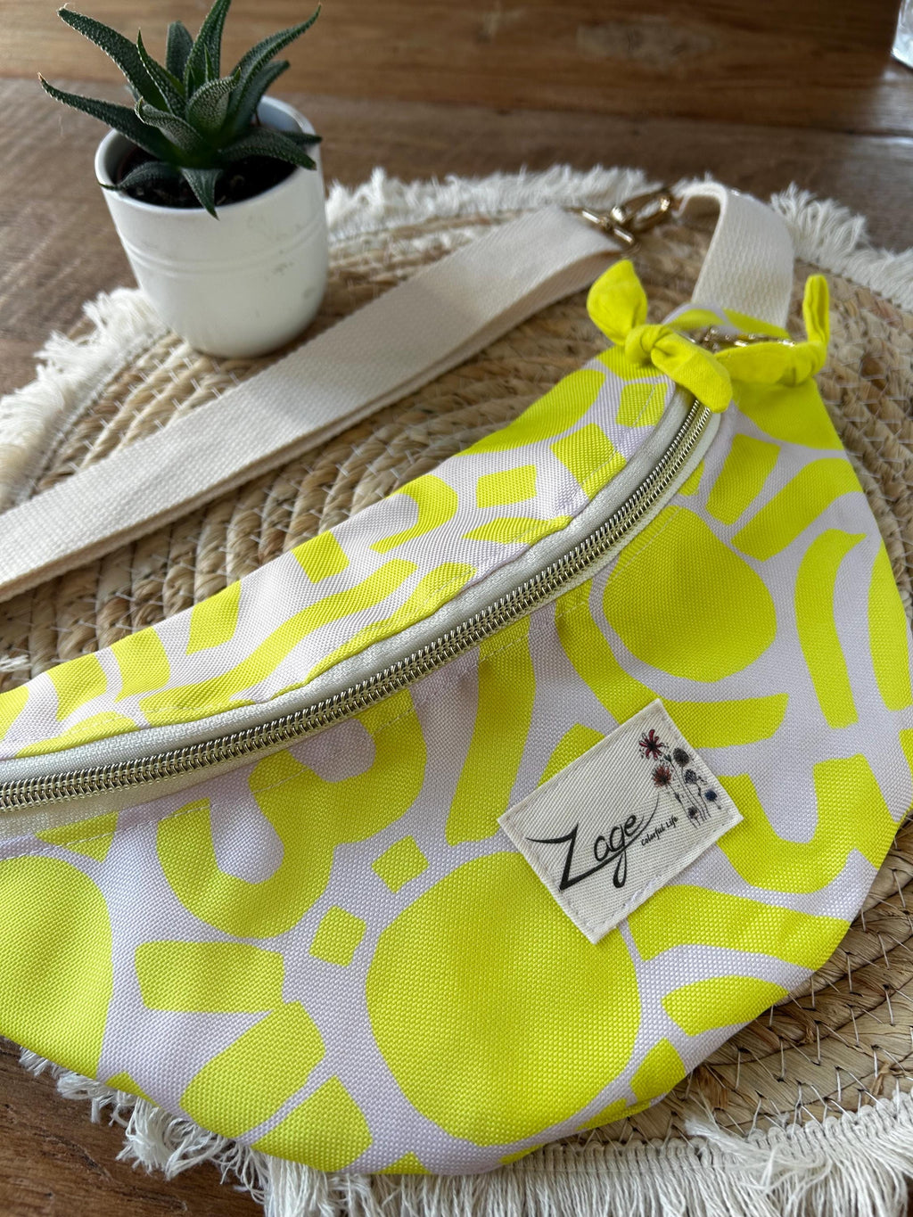 Sac banane Imperméable femme | Toile blanche graphique jaune fluo, doublure jauneSac Femme Zage Colorful Life