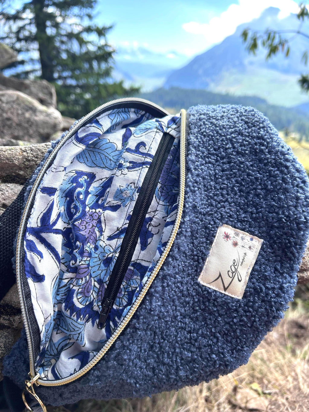 Sac banane femme hiver | Bouclettes bleues  & doublure tissu indien fleuri bleuSac Femme Zage Colorful Life