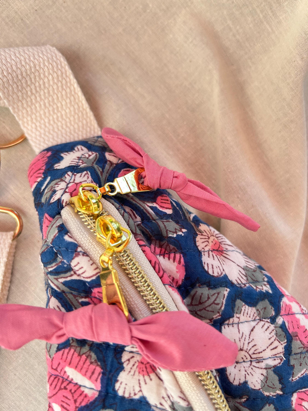 Sac banane bandoulière matelassé bleu et fleuri | crossbody bag handmade | Umhängetasche Damen|sac tendance femme|cadeau femme |Gift for HerSac Femme Zage Colorful Life