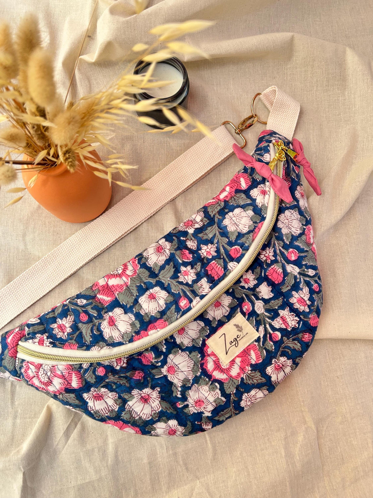 Sac banane bandoulière matelassé bleu et fleuri | crossbody bag handmade | Umhängetasche Damen|sac tendance femme|cadeau femme |Gift for HerSac Femme Zage Colorful Life