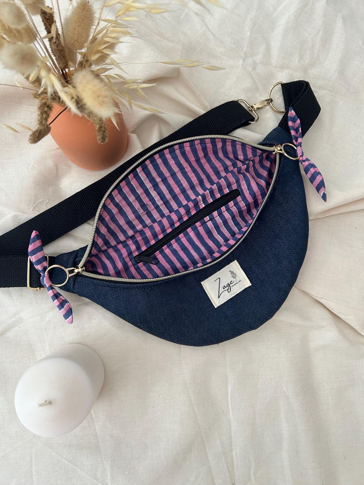 Sac banane femme | Jeans brut , doublure rayée rose et bleue |   Fanny pack, bum bag, Gürteltasche, Heuptas | Cadeau femmeSac Femme Zage Colorful Life