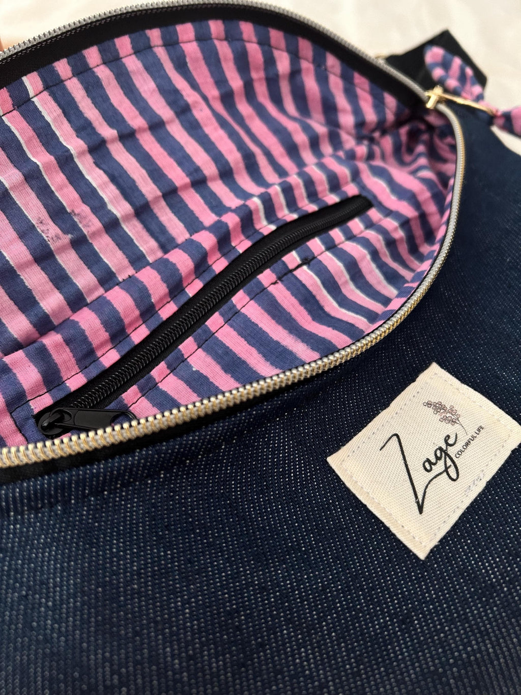 Sac banane femme | Jeans brut , doublure rayée rose et bleue |   Fanny pack, bum bag, Gürteltasche, Heuptas | Cadeau femmeSac Femme Zage Colorful Life